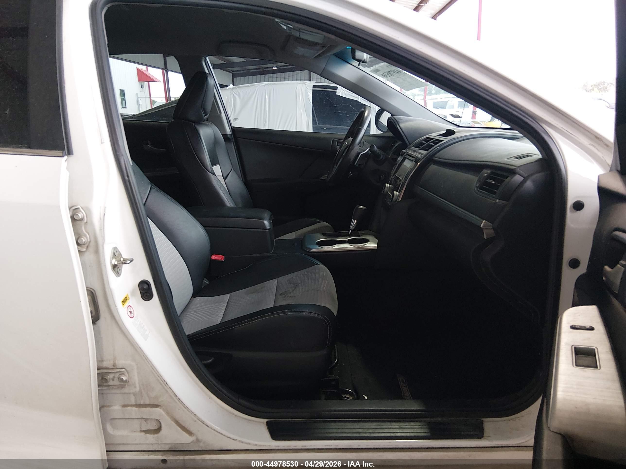 TOYOTA CAMRY image 5