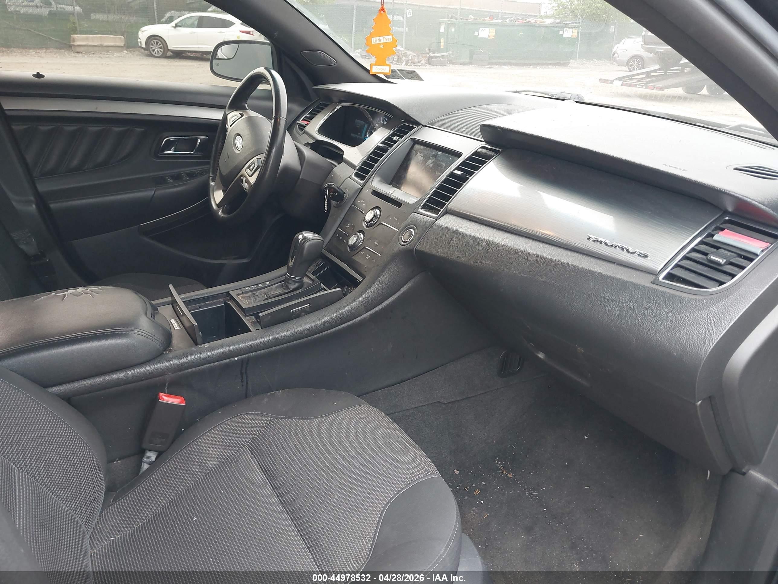 FORD TAURUS image 5