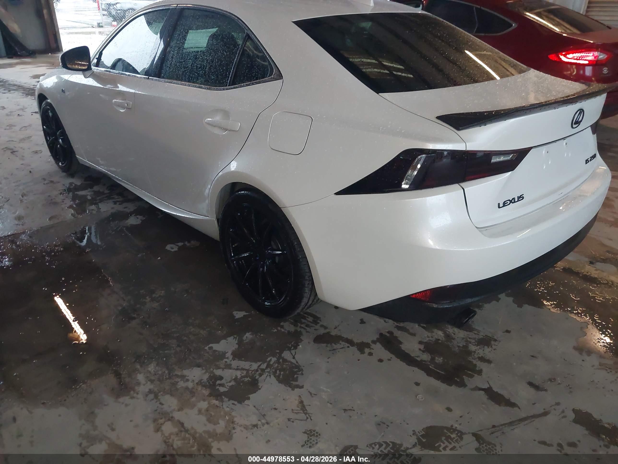LEXUS IS image 3