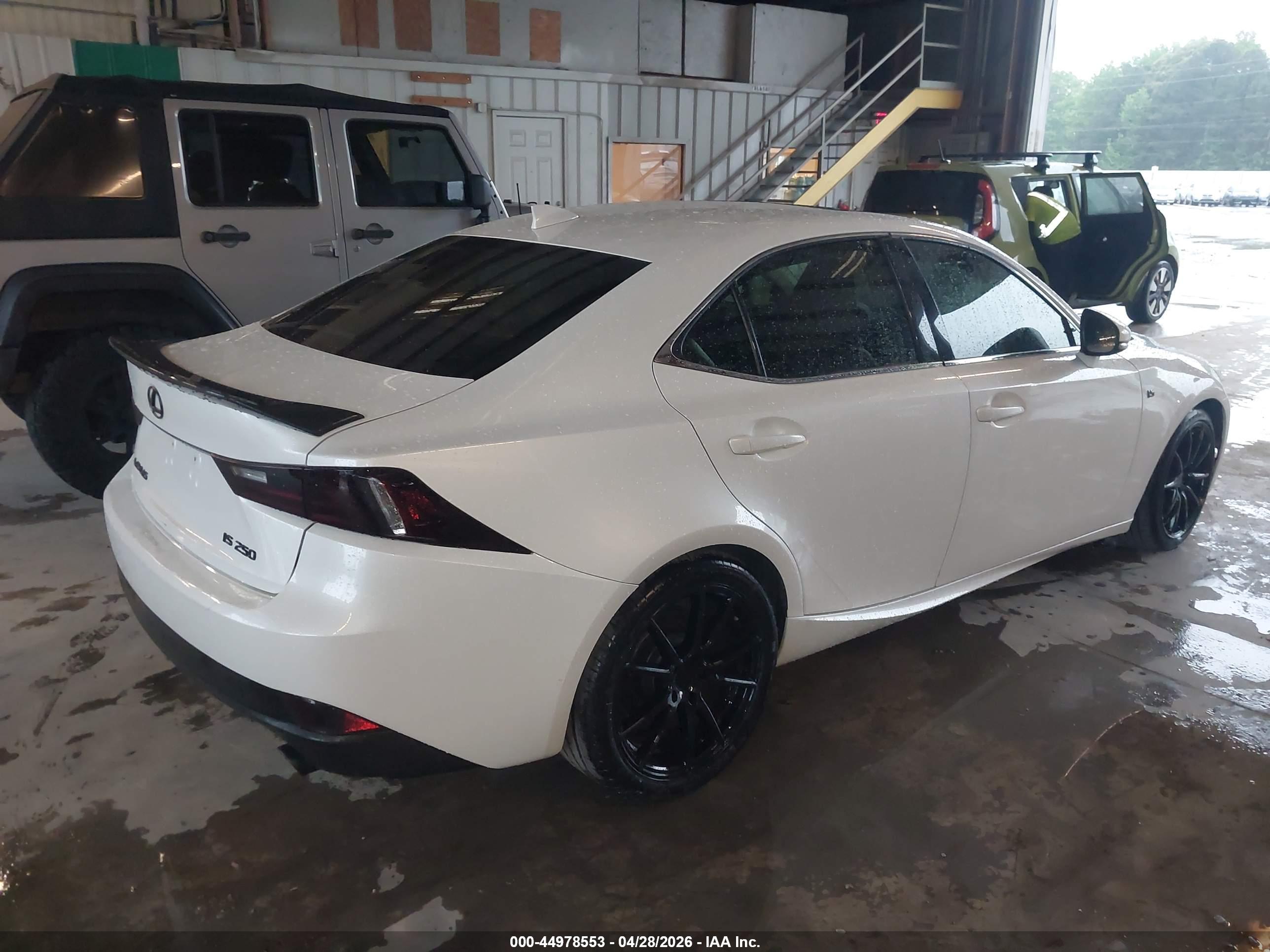 LEXUS IS image 4