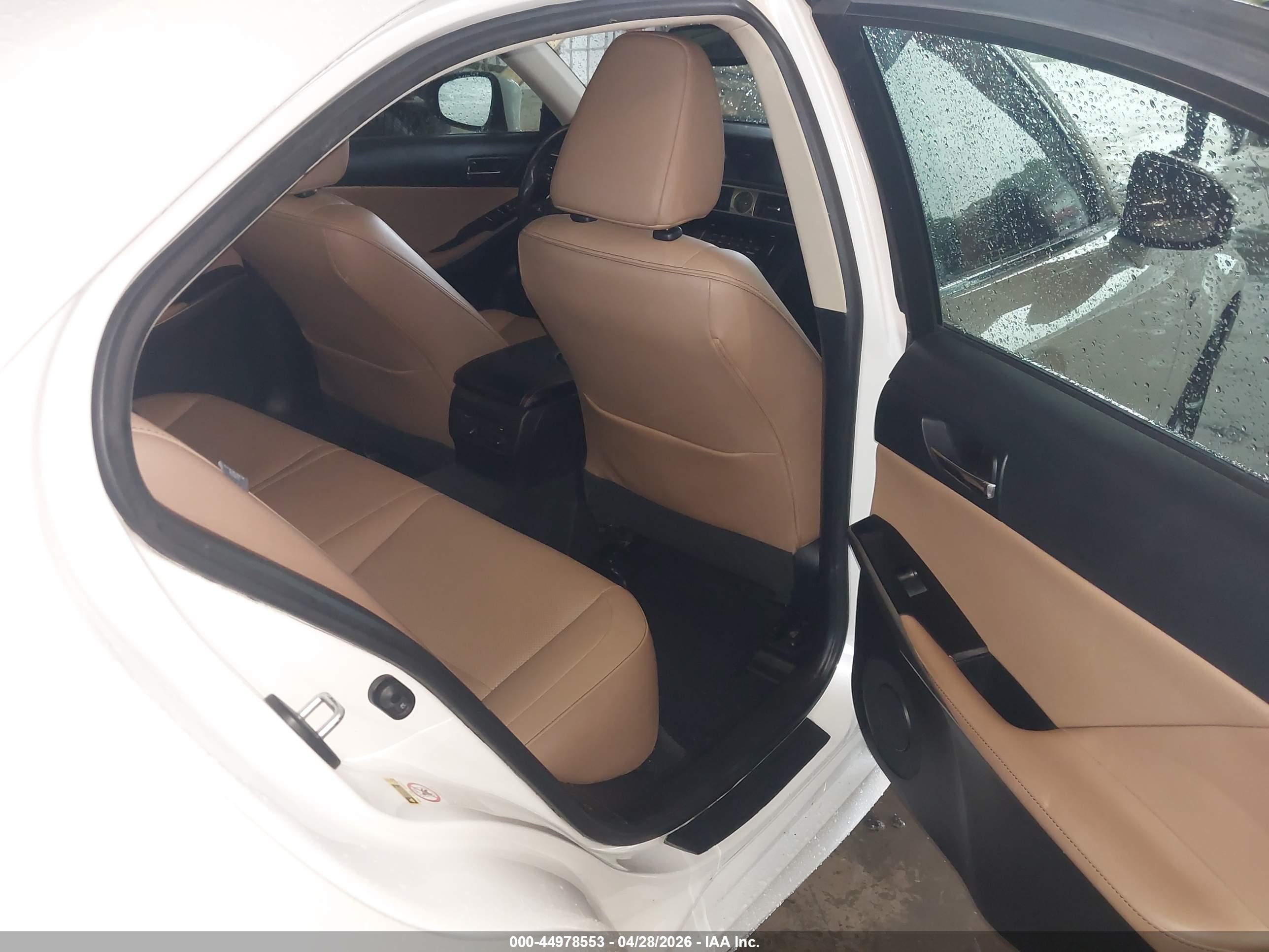 LEXUS IS image 8