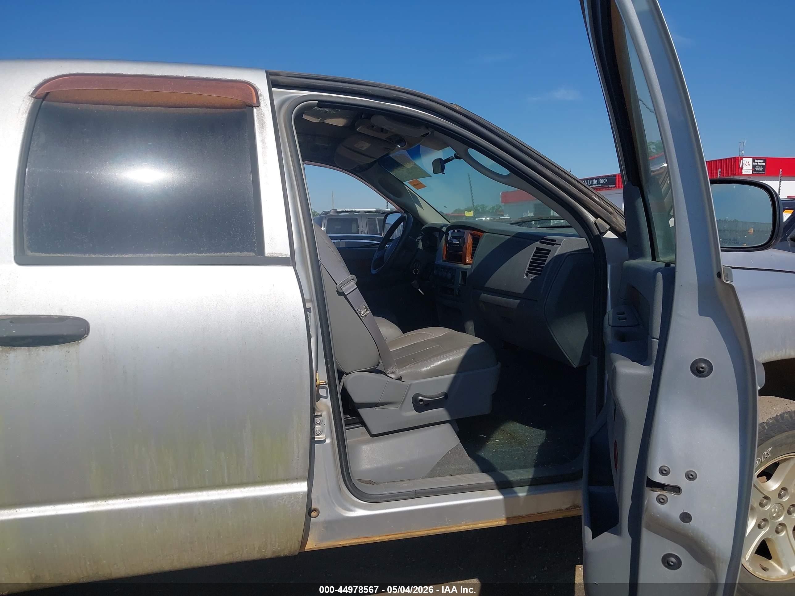 DODGE RAM image 5