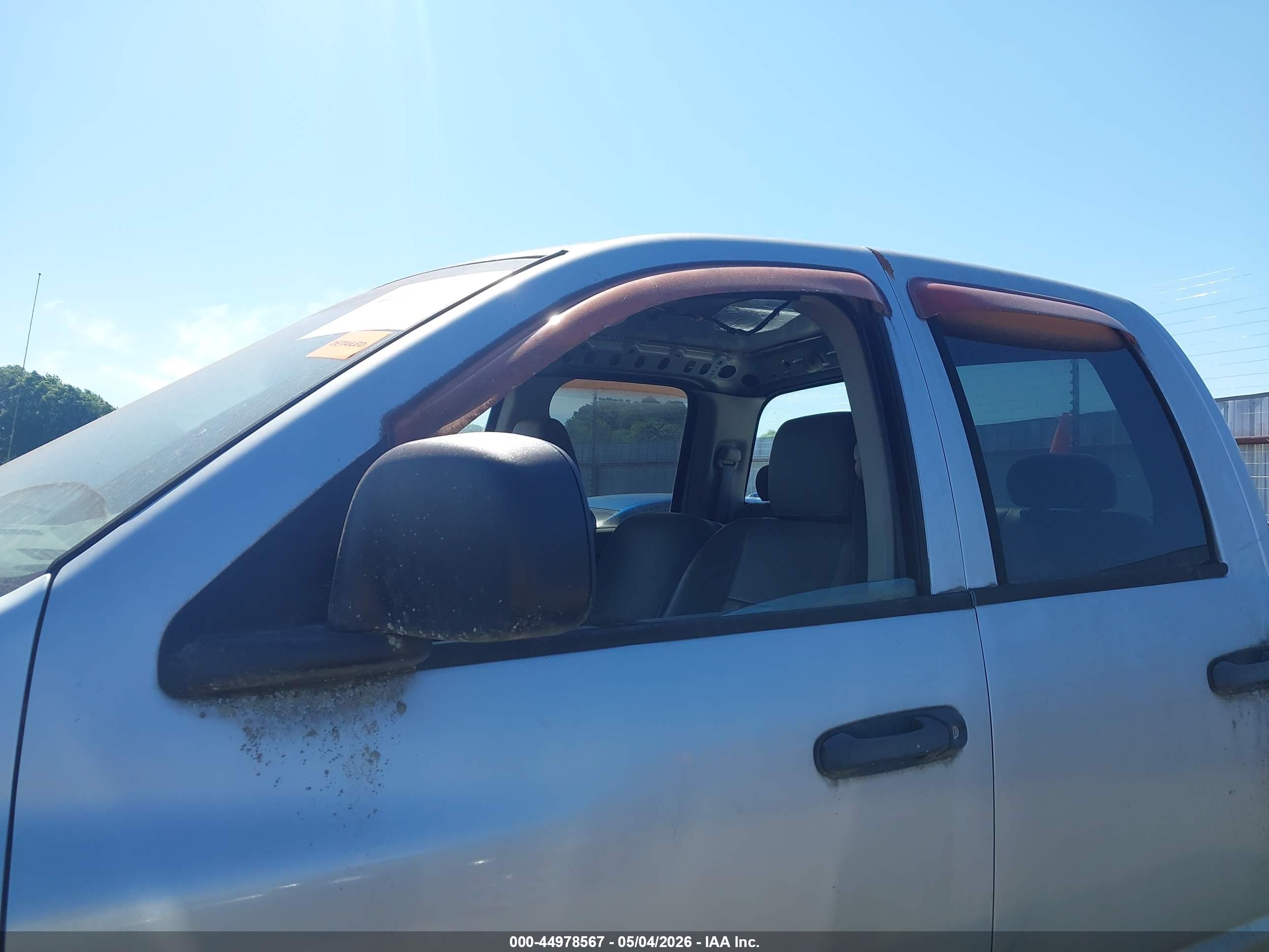 DODGE RAM image 6