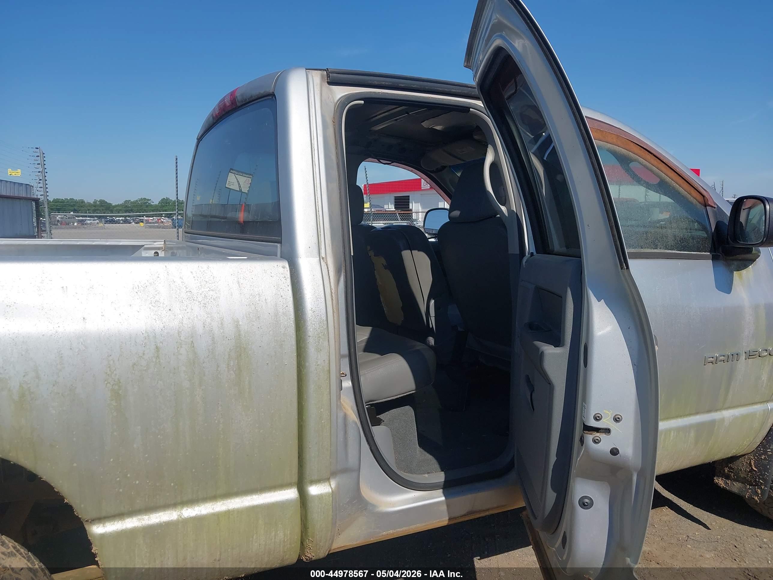 DODGE RAM image 8