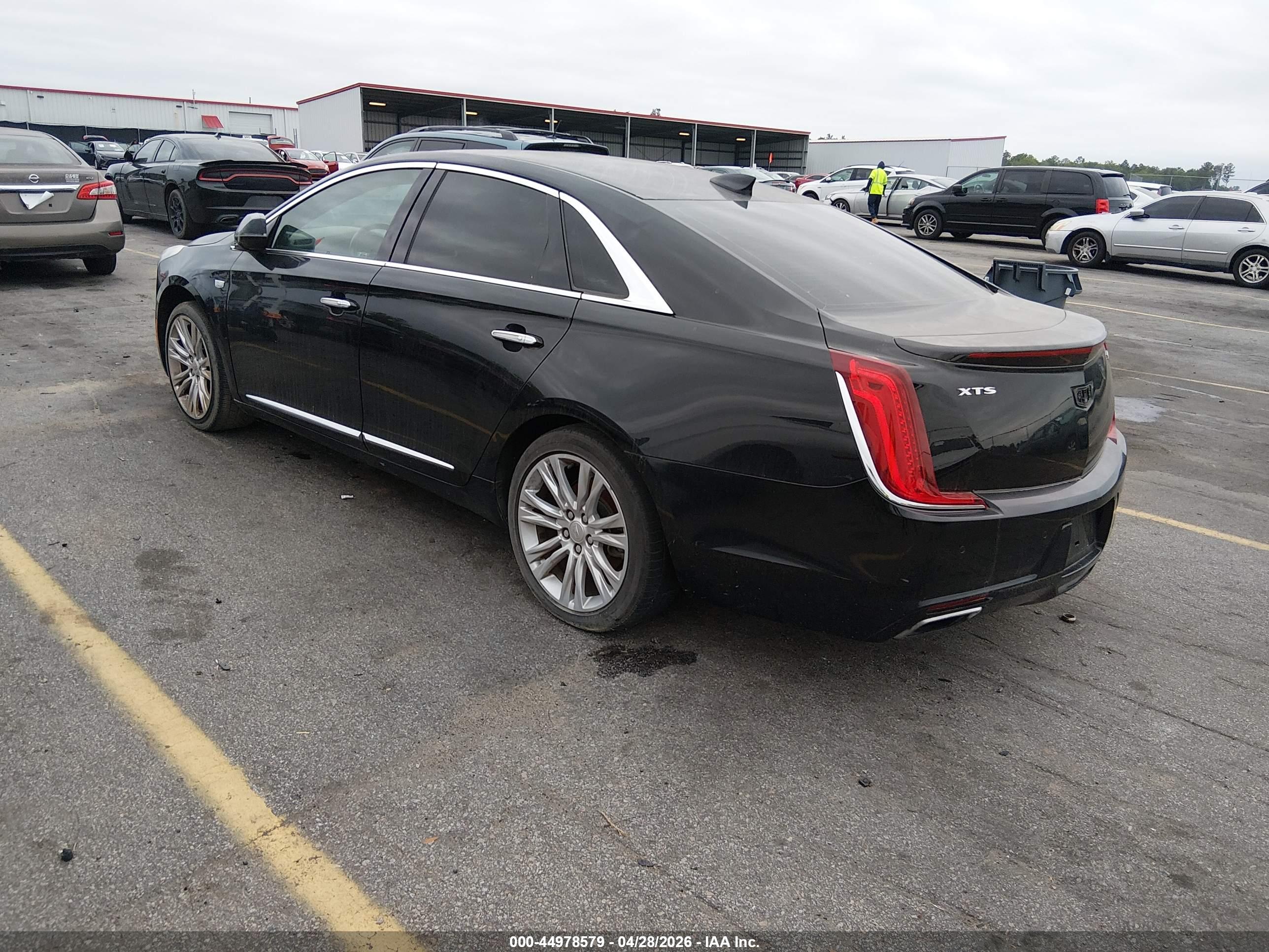CADILLAC XTS image 3