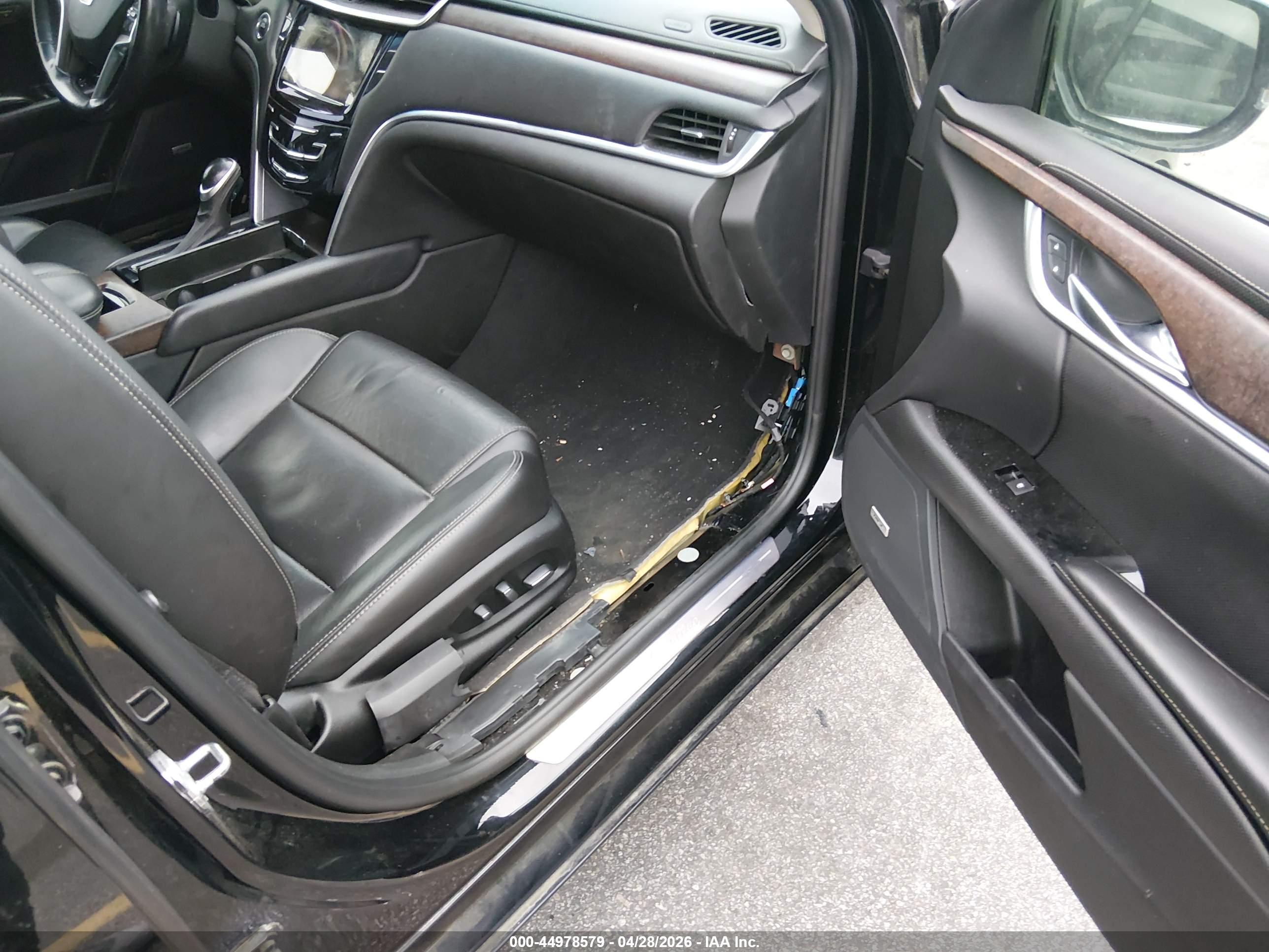 CADILLAC XTS image 5