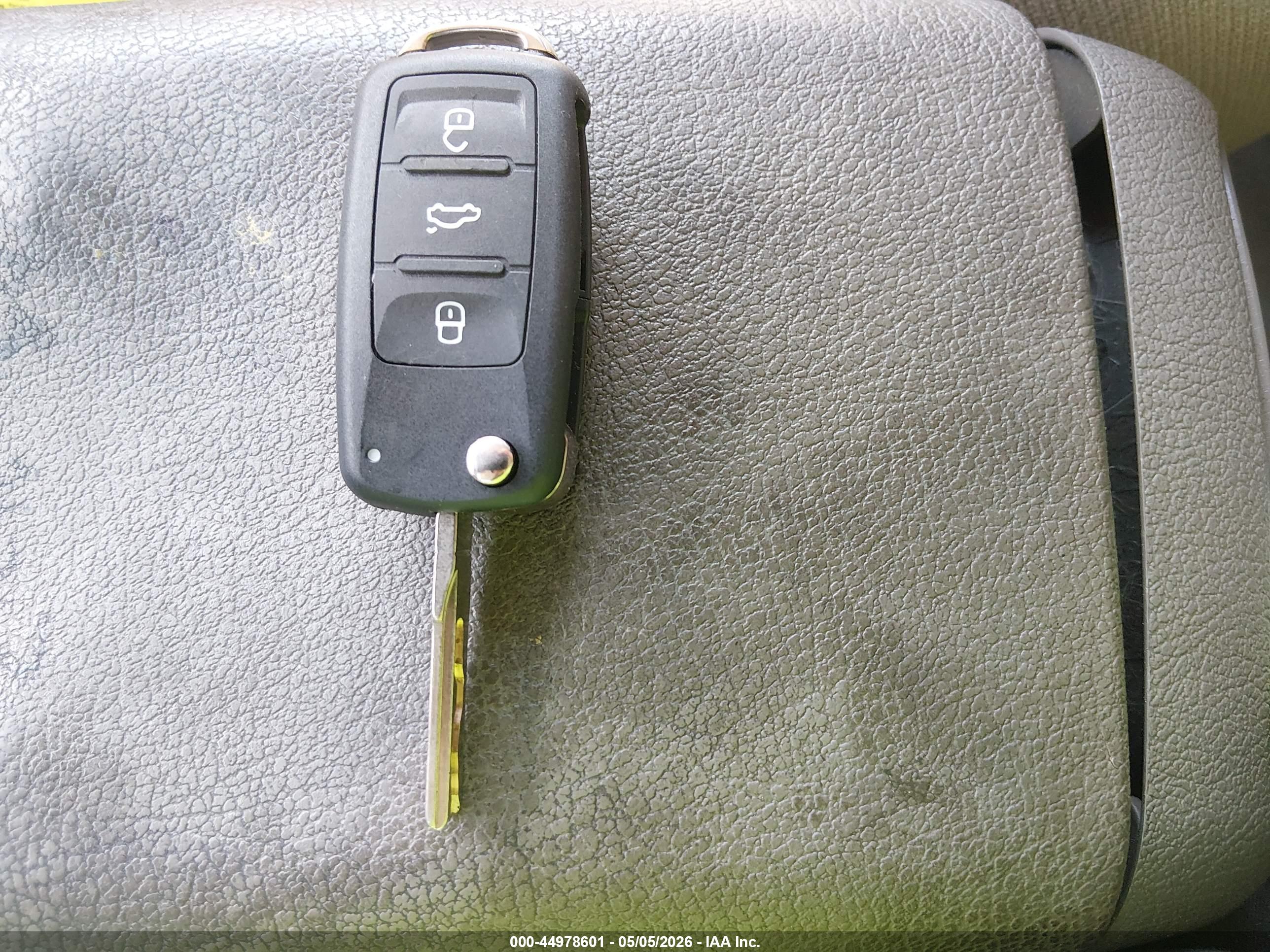 VOLKSWAGEN JETTA image 11