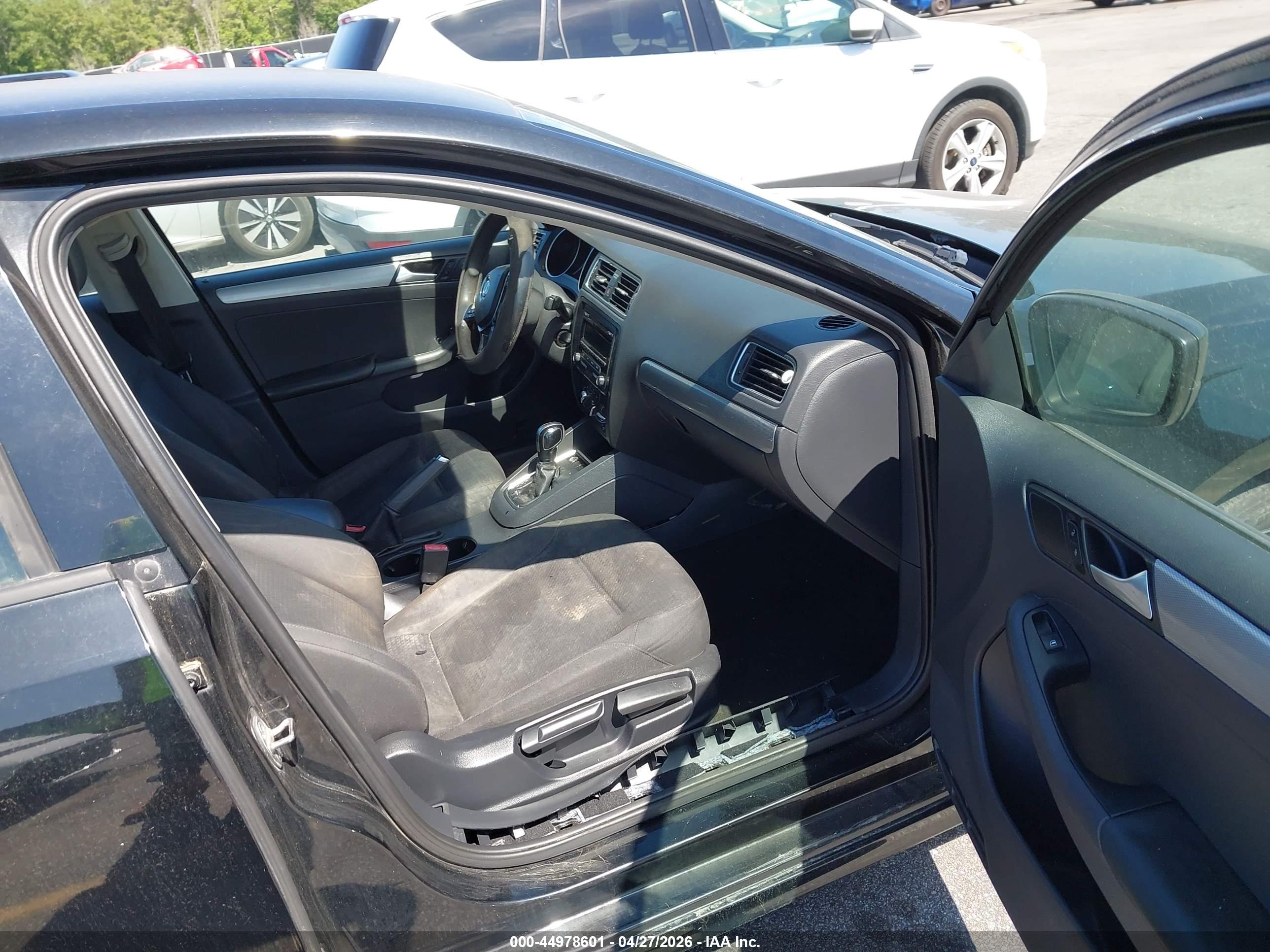 VOLKSWAGEN JETTA image 5