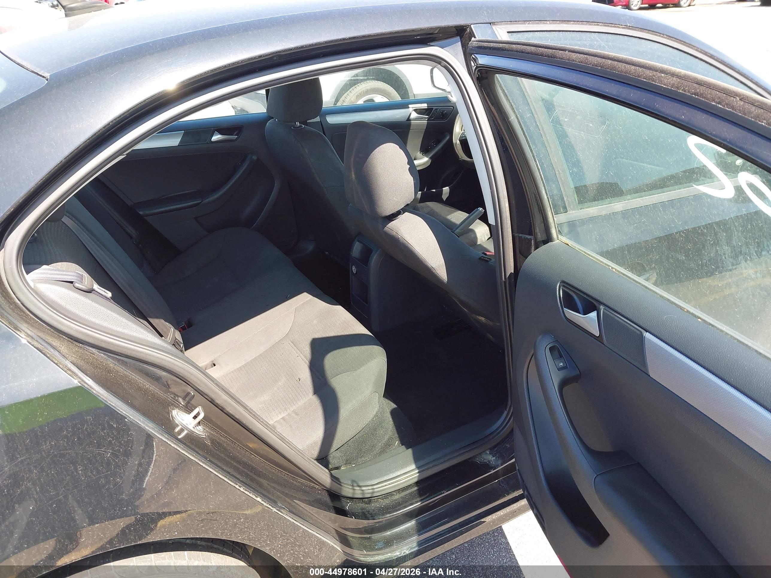 VOLKSWAGEN JETTA image 8
