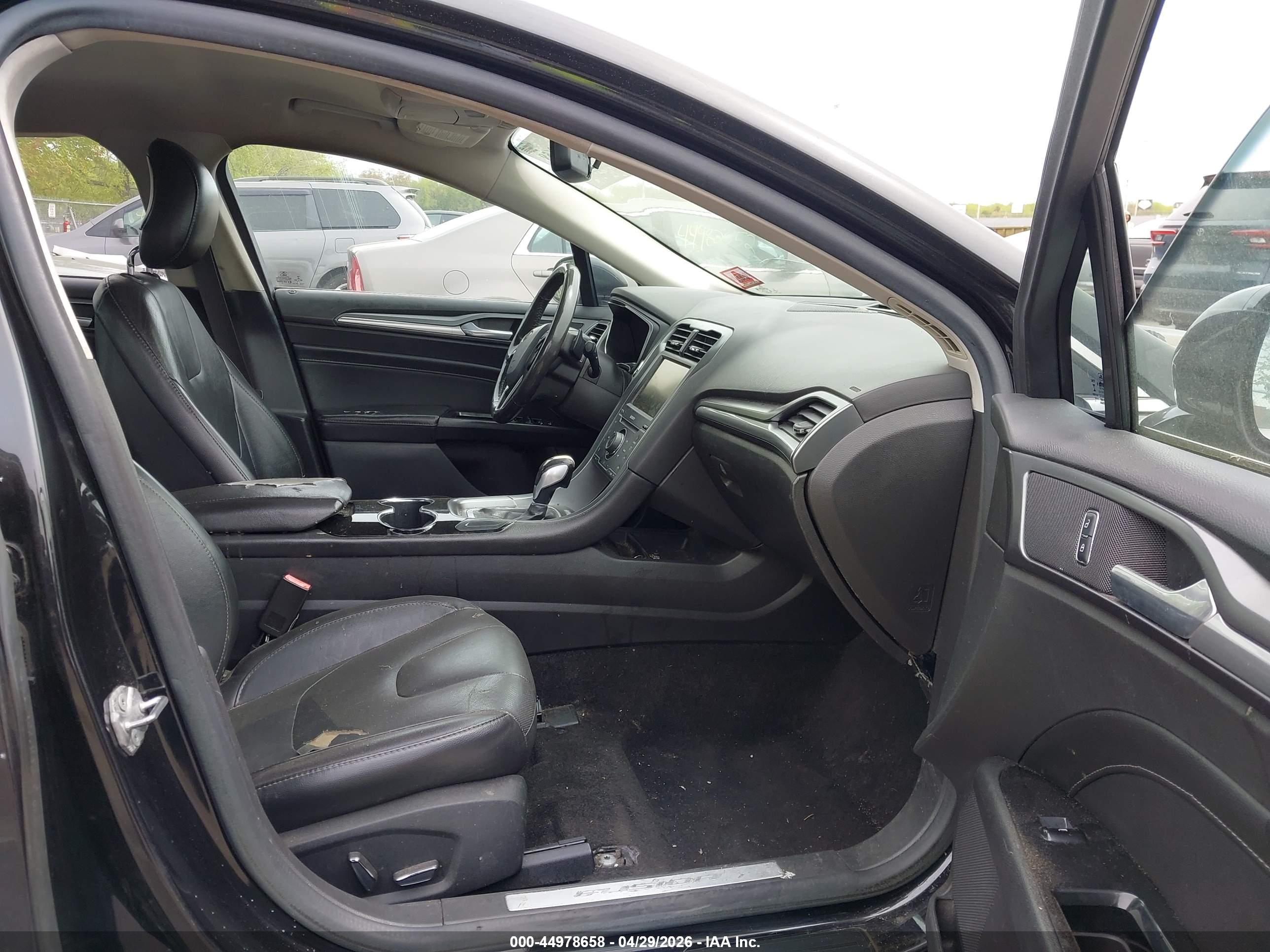 FORD FUSION image 5