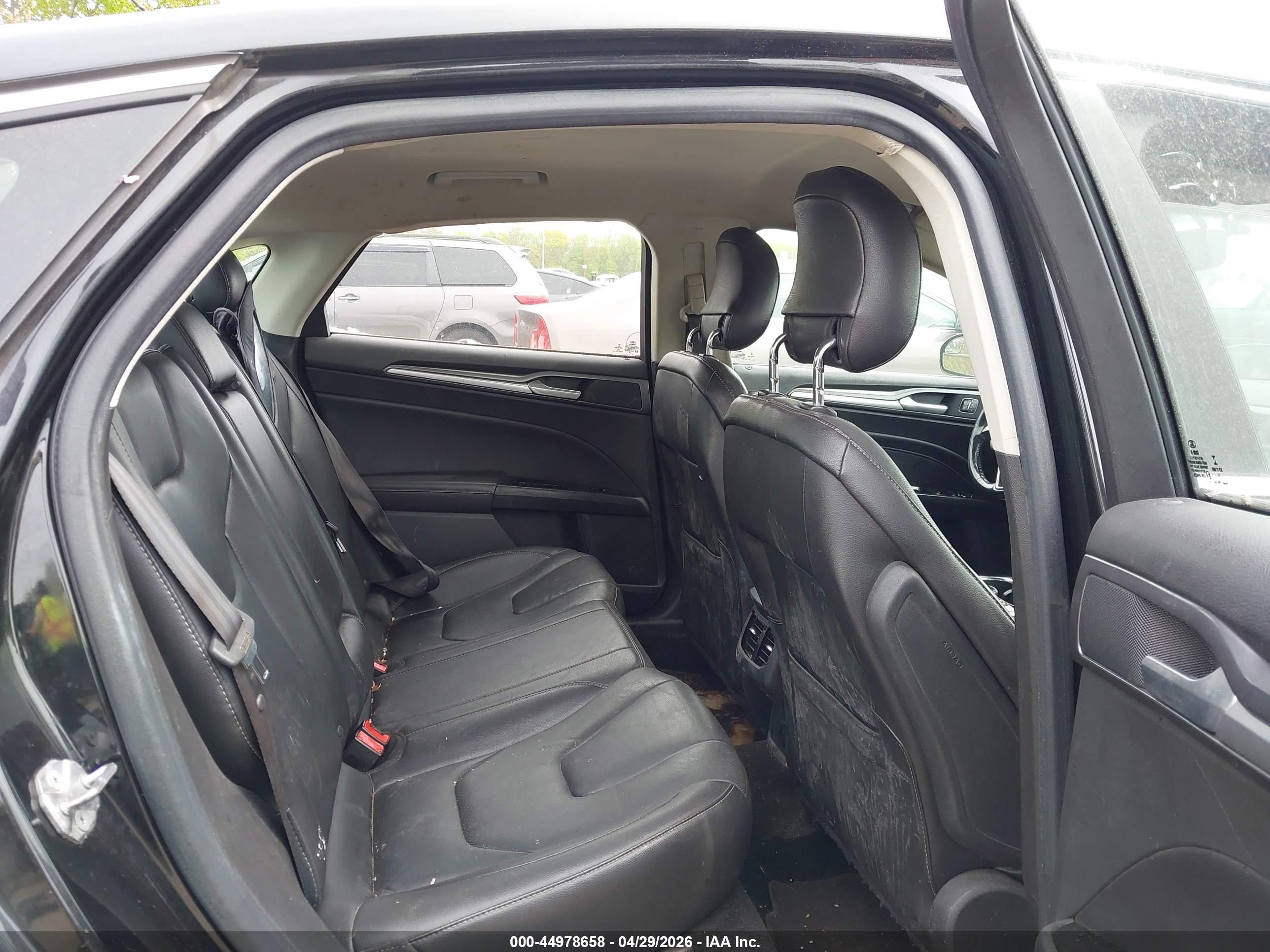 FORD FUSION image 8