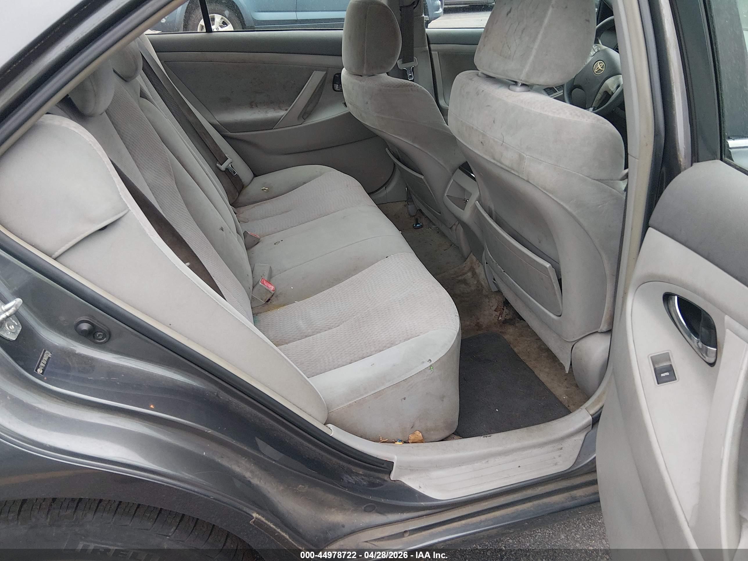 TOYOTA CAMRY image 8
