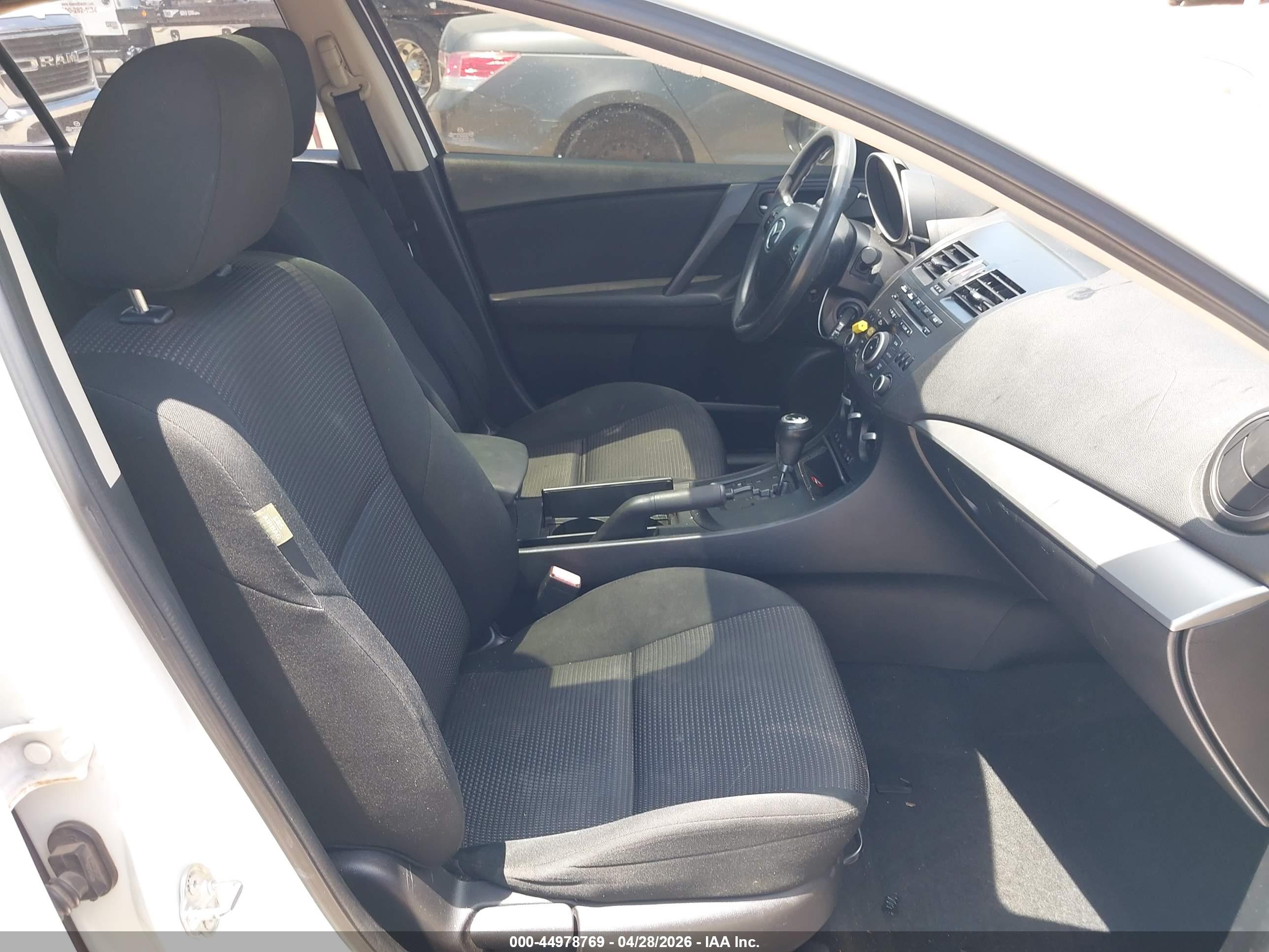 MAZDA MAZDA3 image 5
