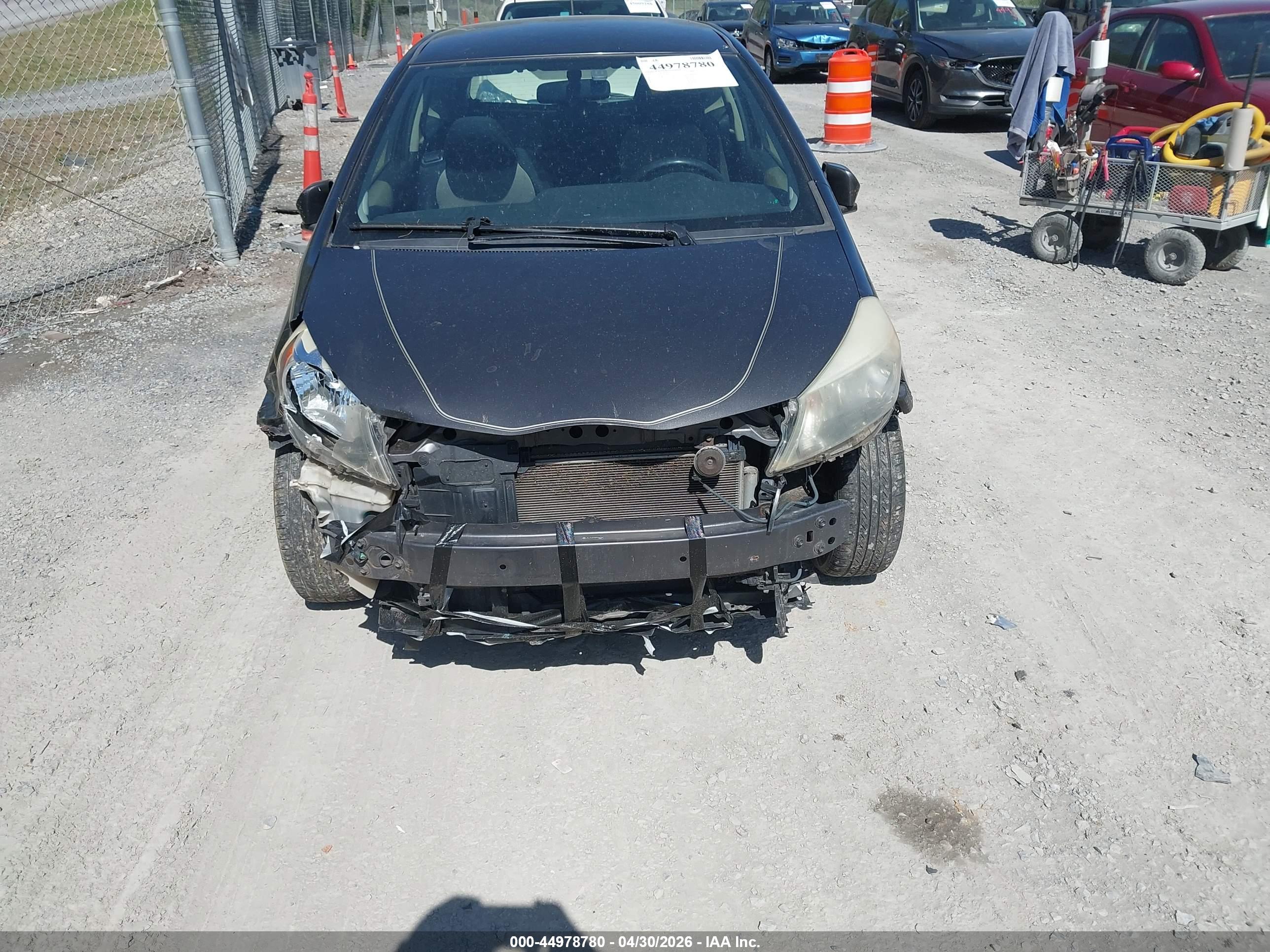 TOYOTA YARIS image 6