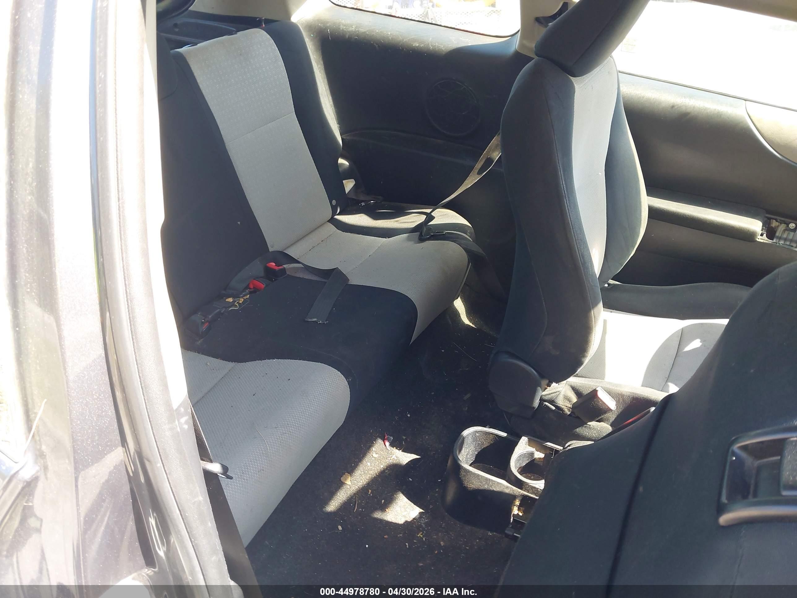 TOYOTA YARIS image 8