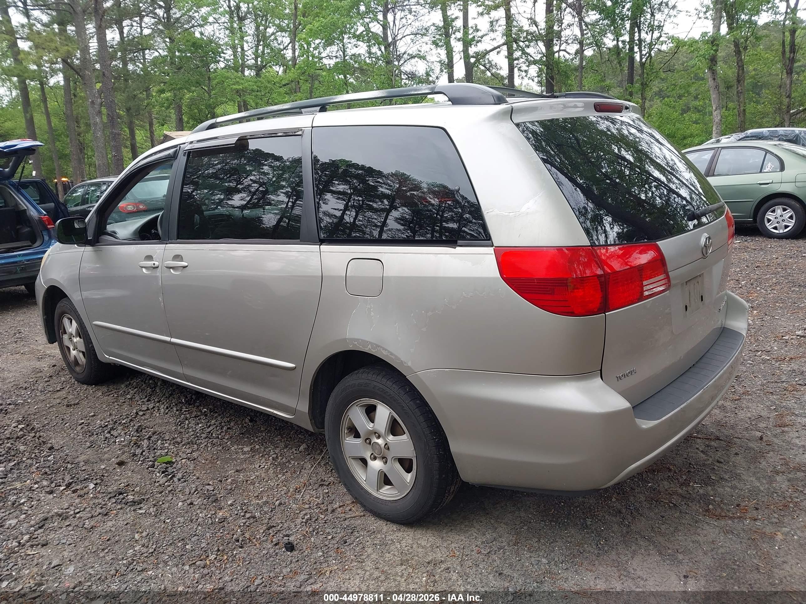 TOYOTA SIENNA image 3