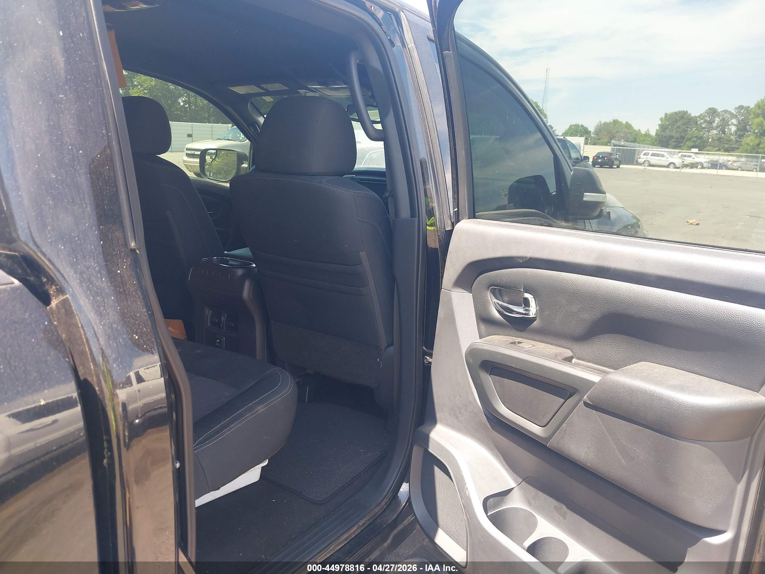 NISSAN TITAN image 8
