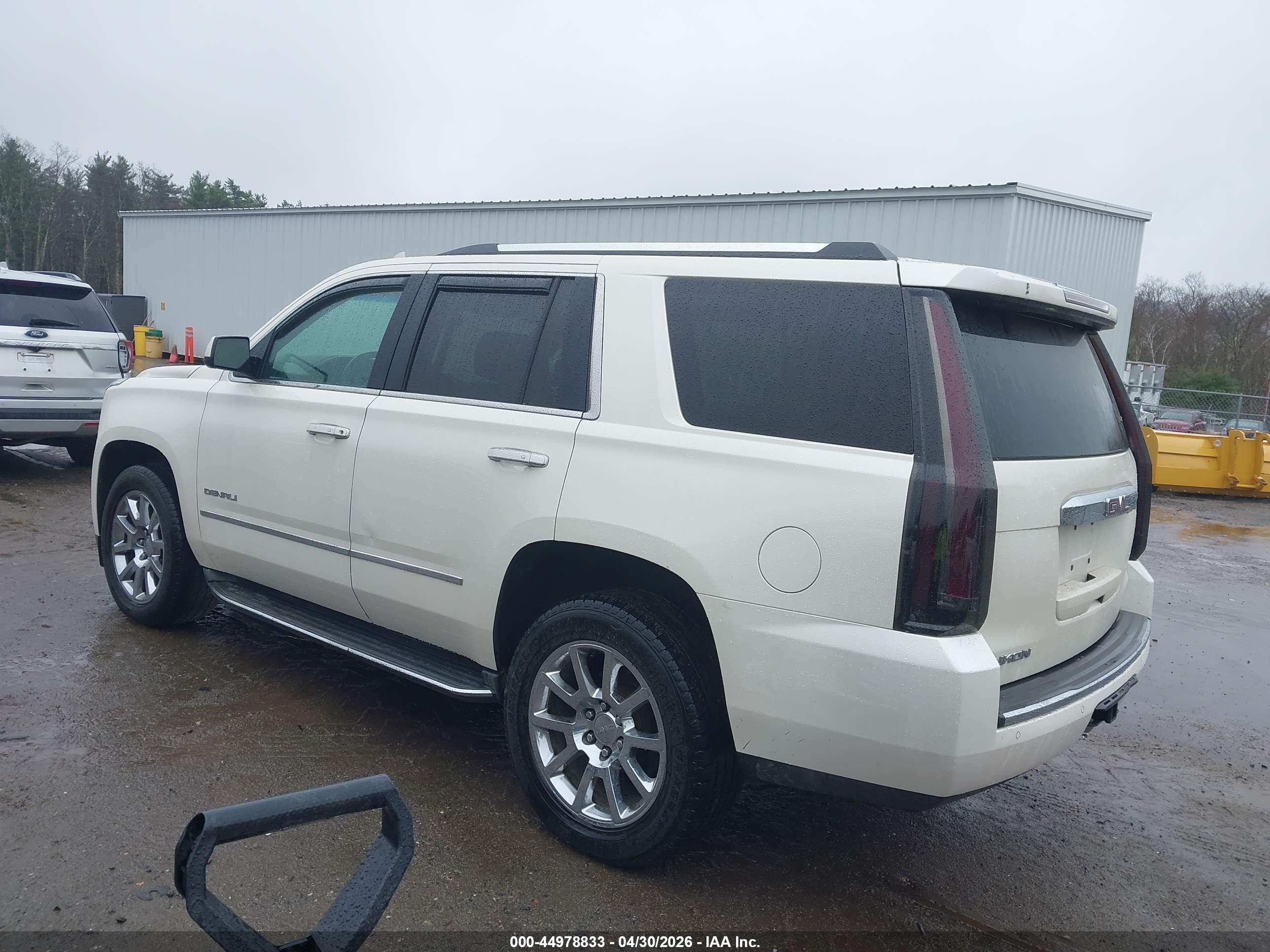 GMC YUKON image 3