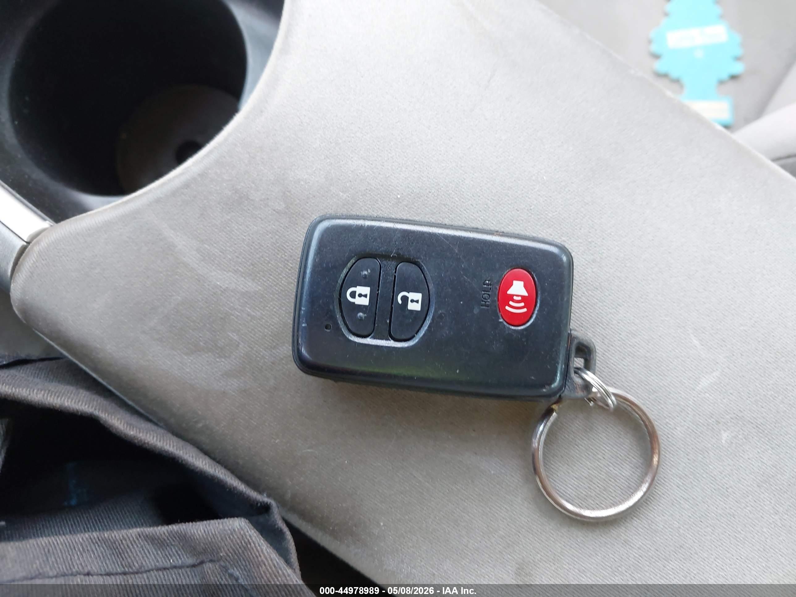 TOYOTA PRIUS image 11