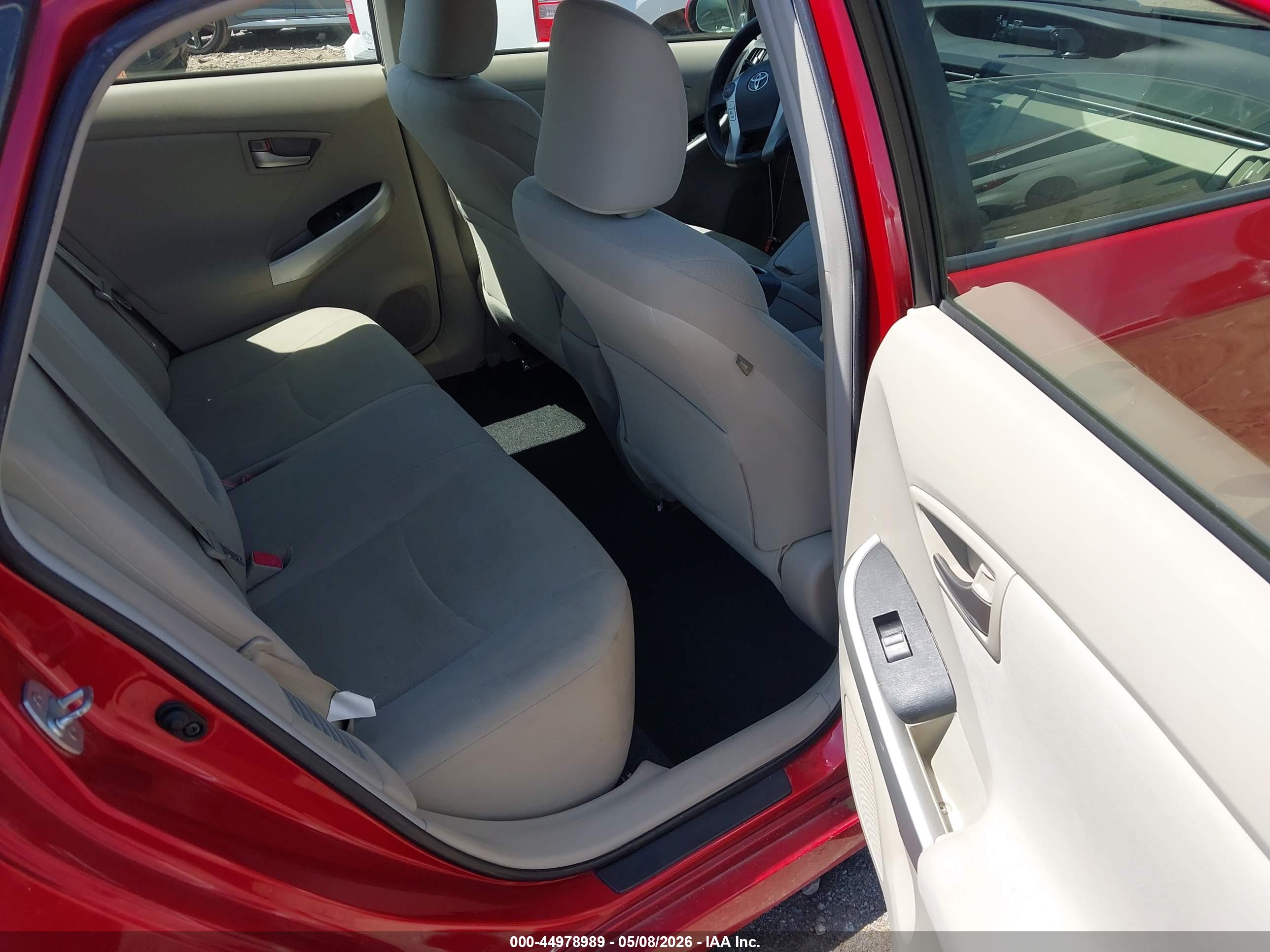 TOYOTA PRIUS image 8