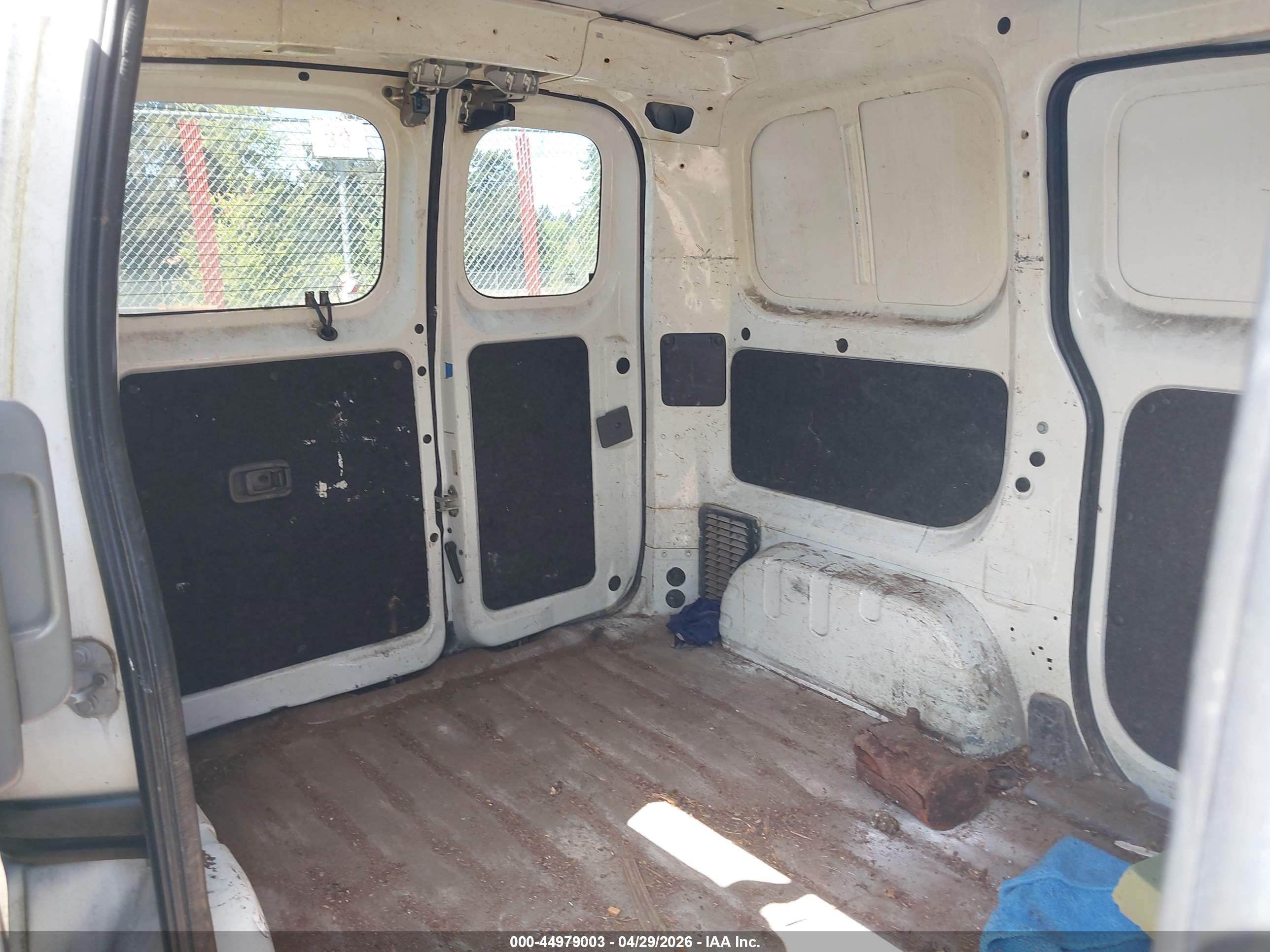 NISSAN NV200 image 8