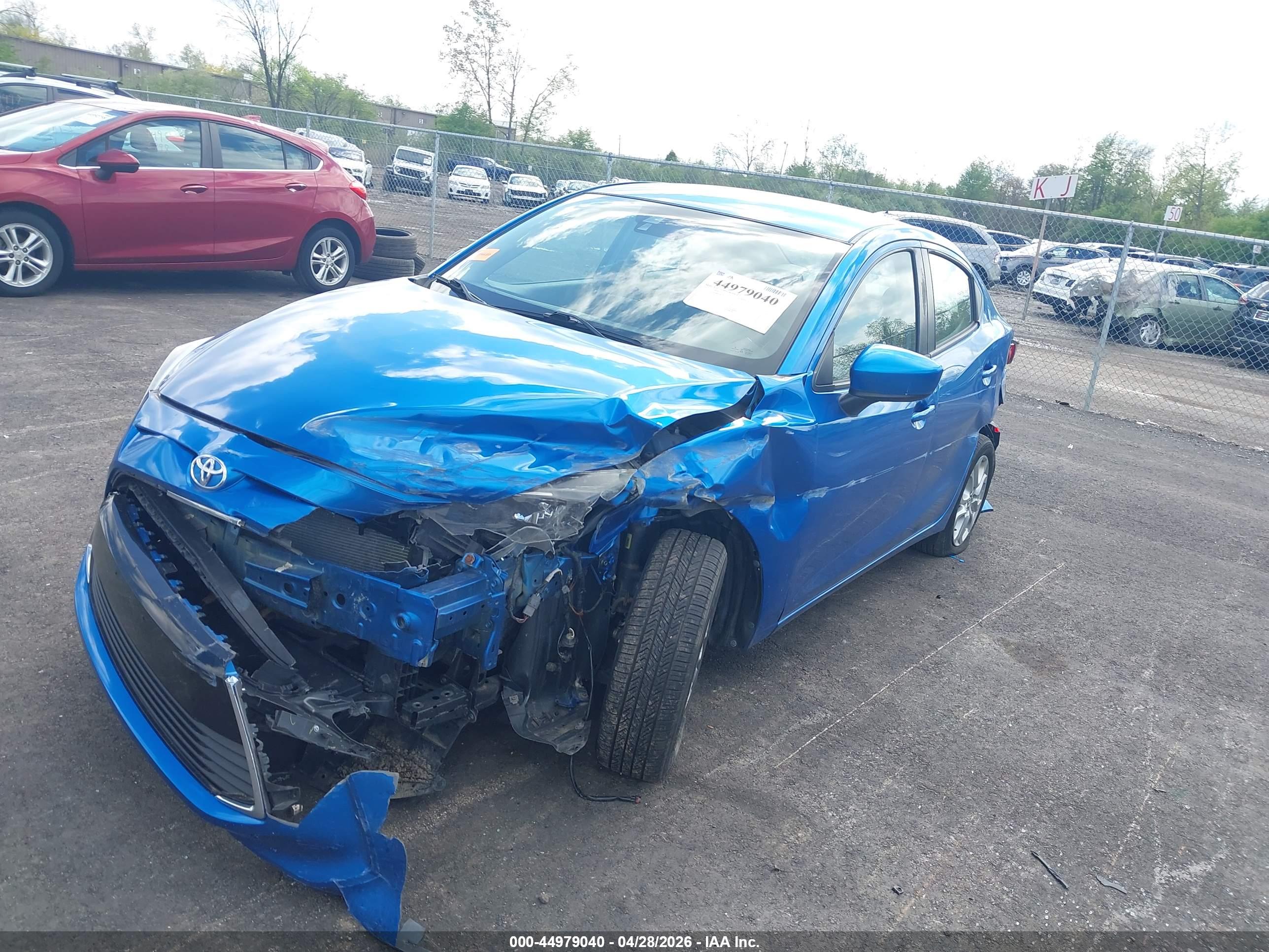 TOYOTA YARIS image 2