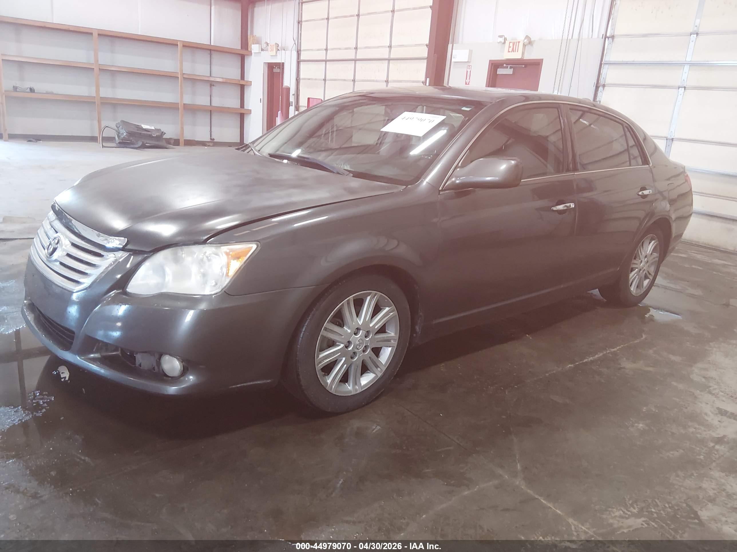 TOYOTA AVALON image 2