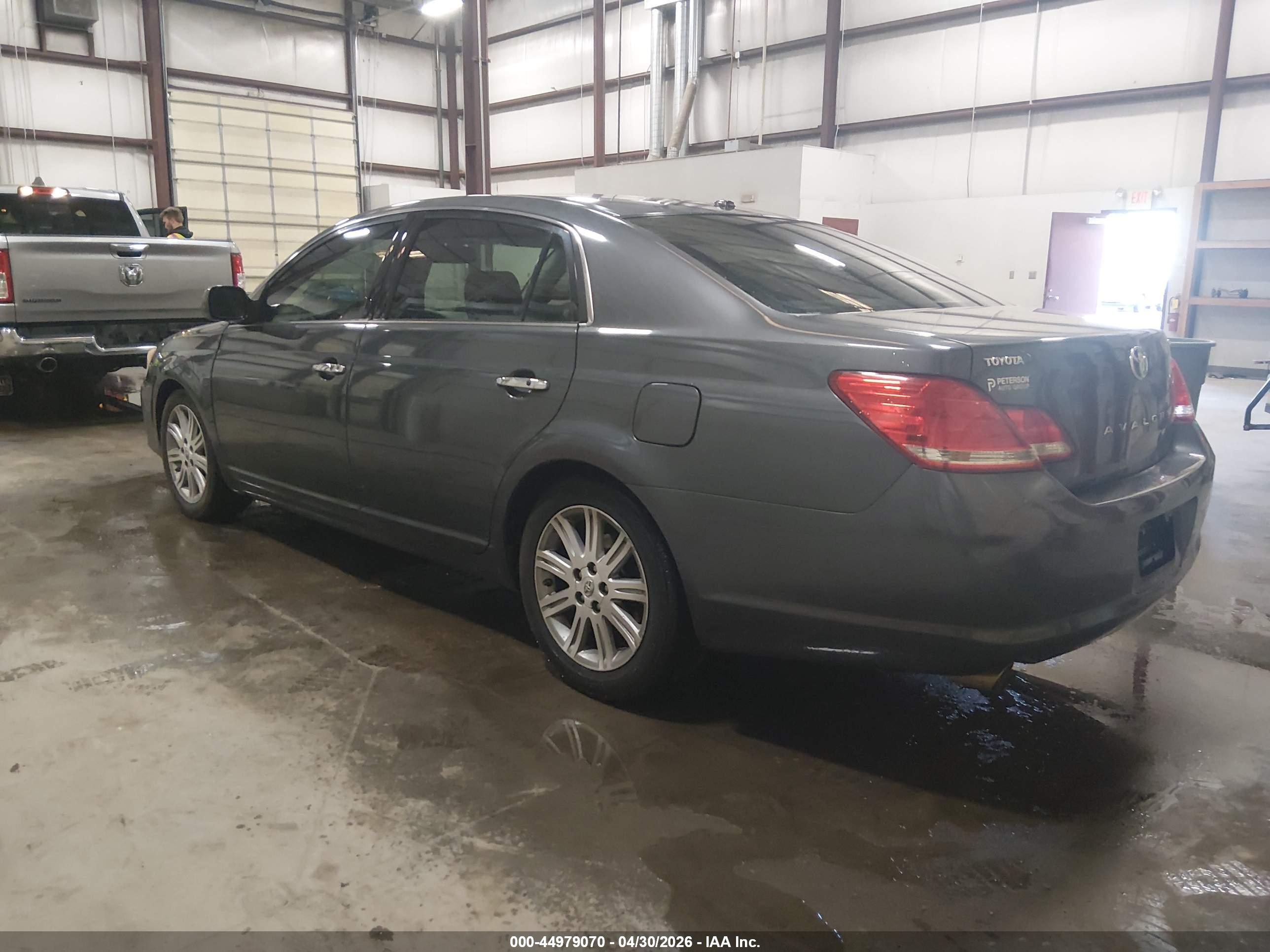 TOYOTA AVALON image 3