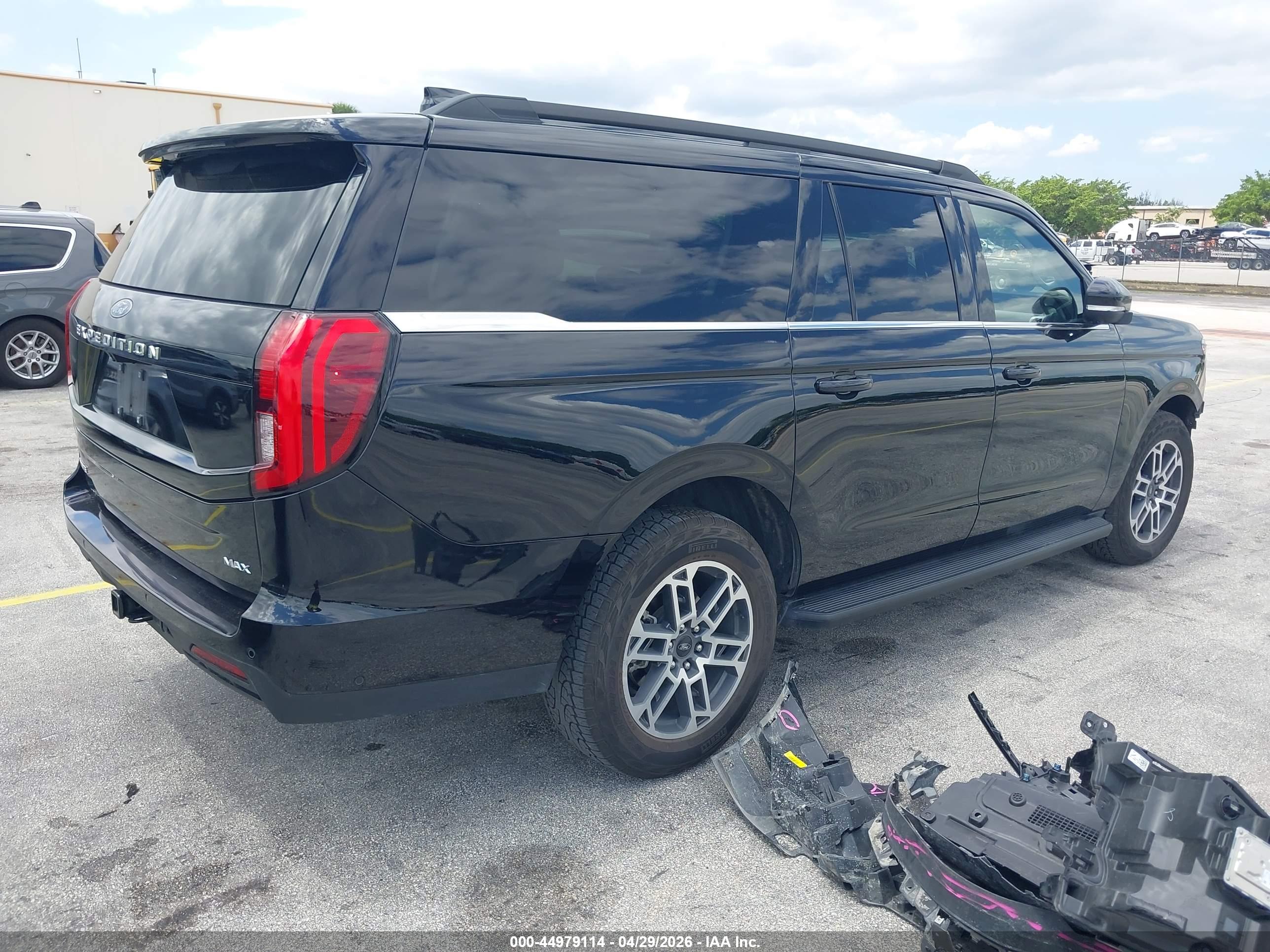 FORD EXPEDITION image 4