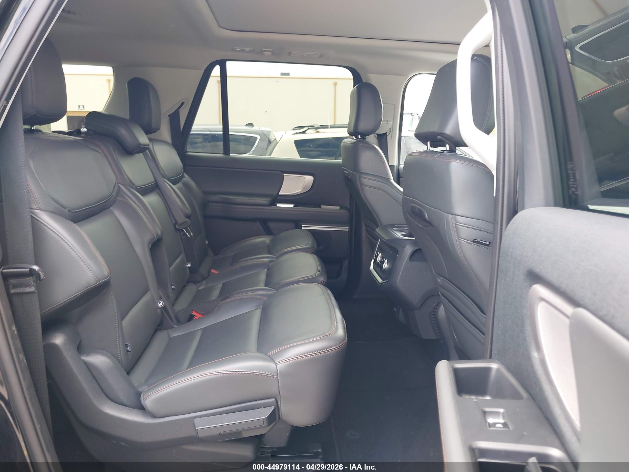 FORD EXPEDITION image 8
