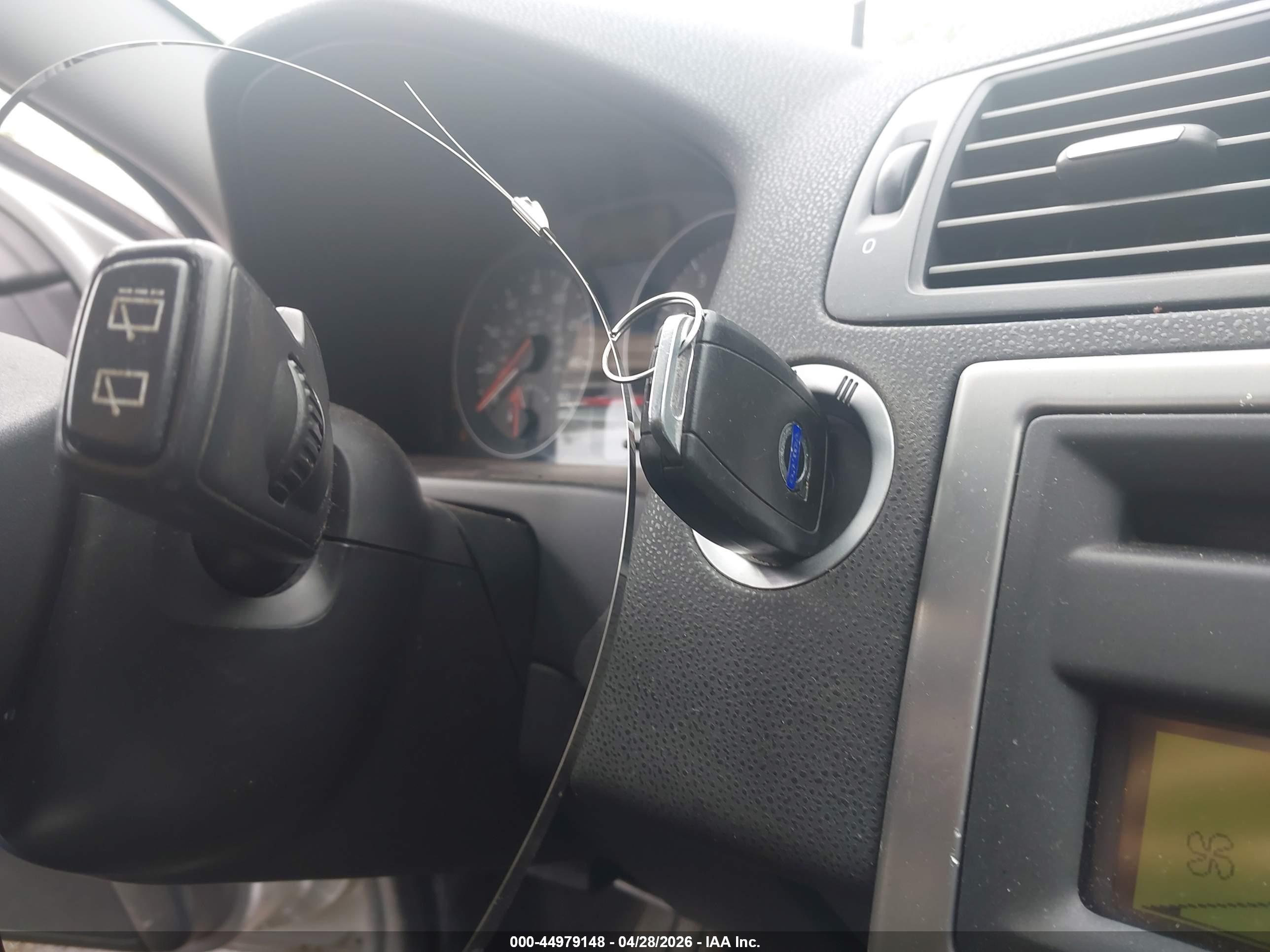 VOLVO V50 image 11