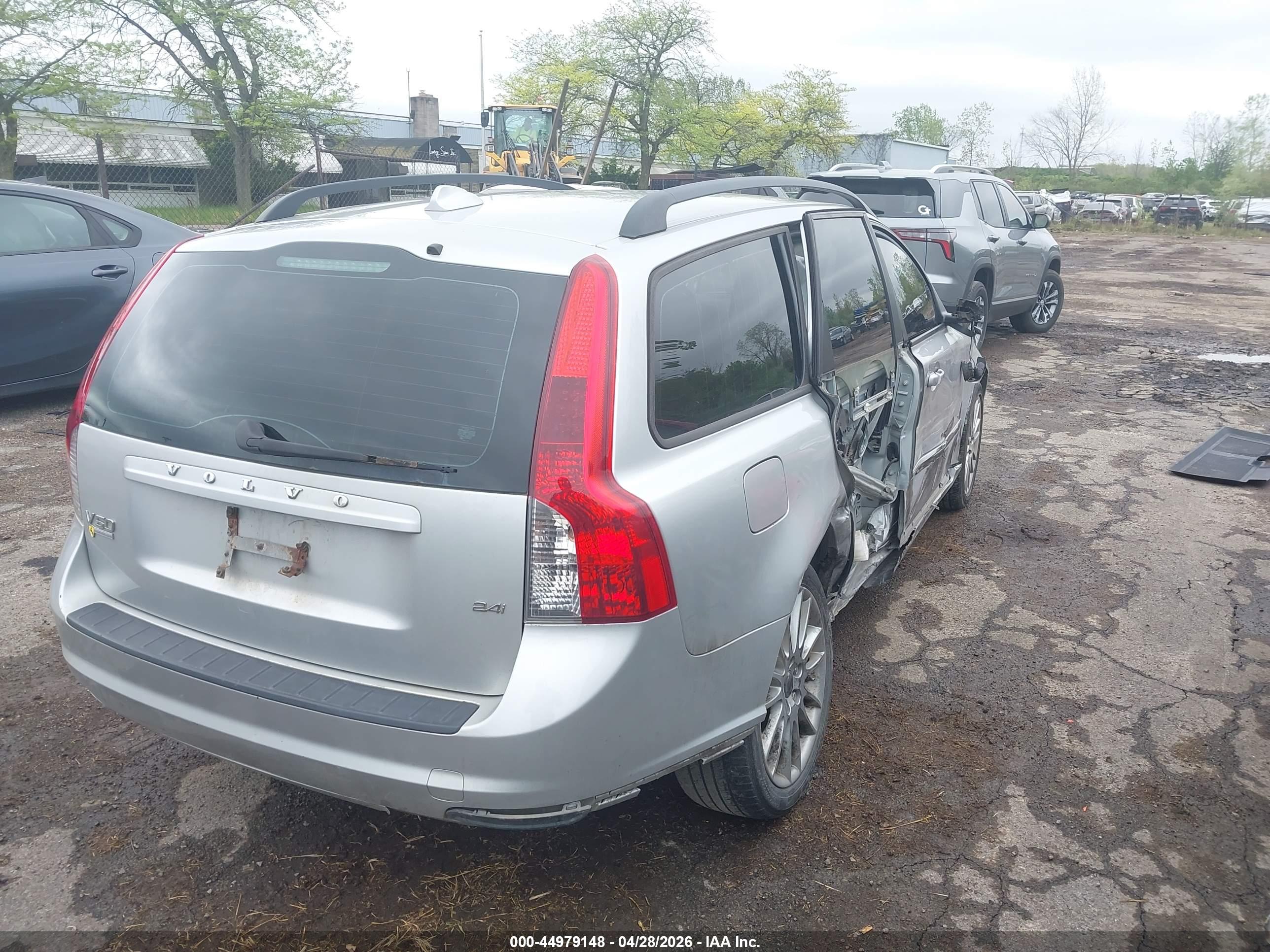 VOLVO V50 image 4