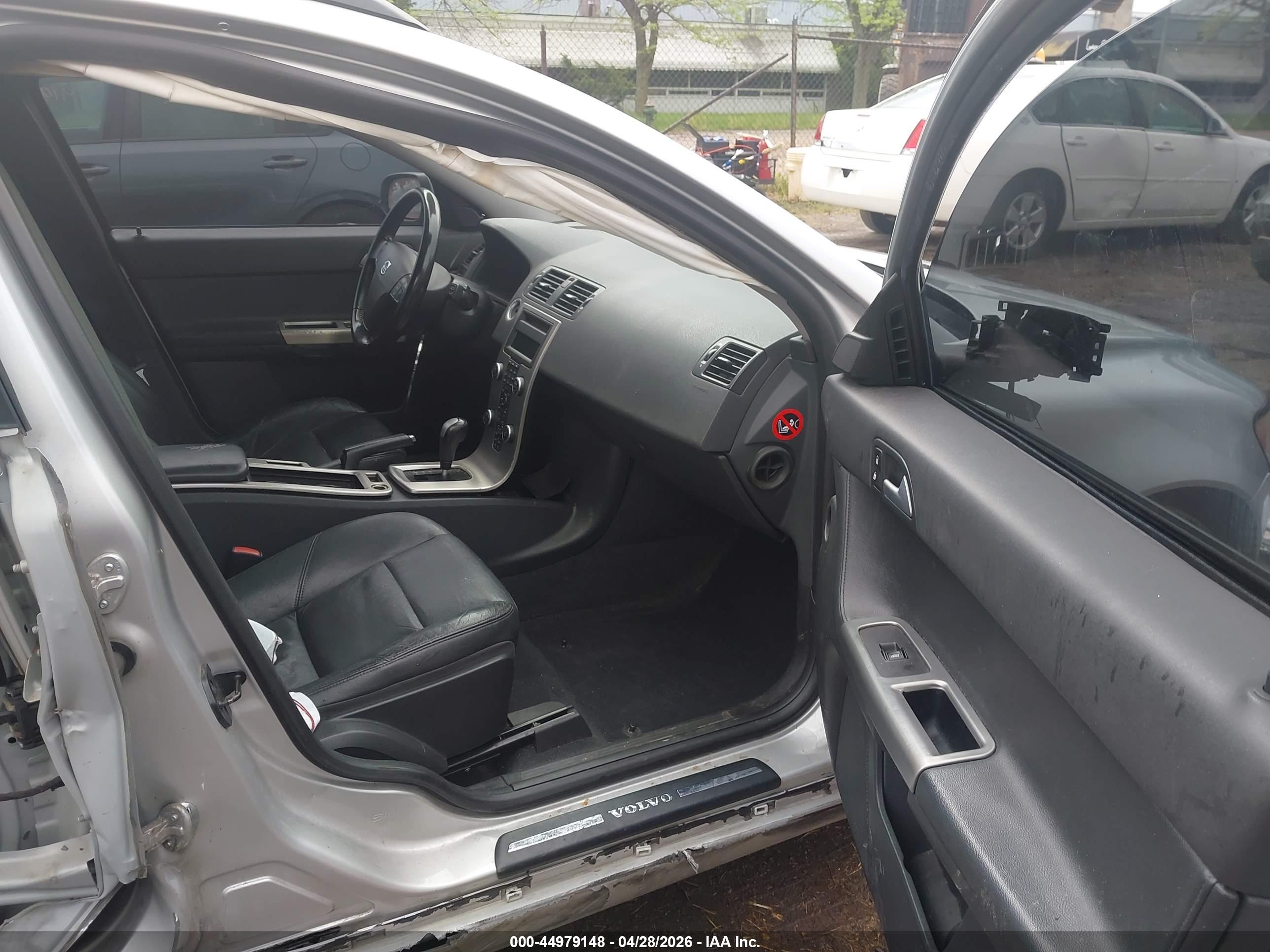 VOLVO V50 image 5