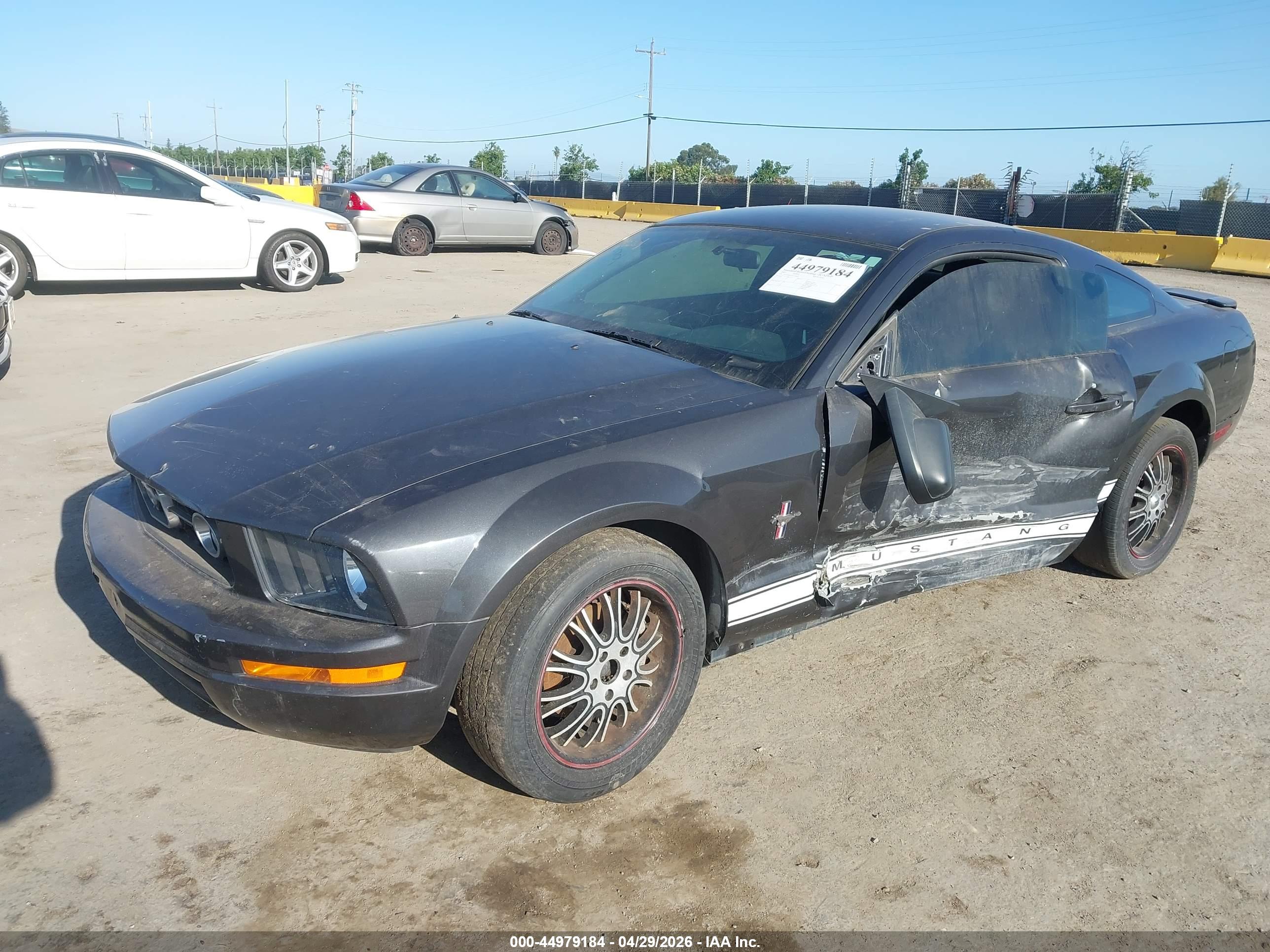 FORD MUSTANG image 2