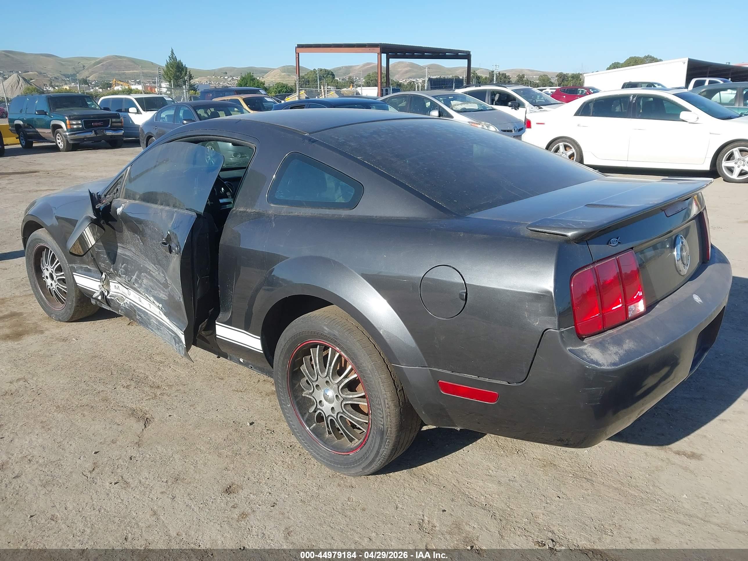 FORD MUSTANG image 3