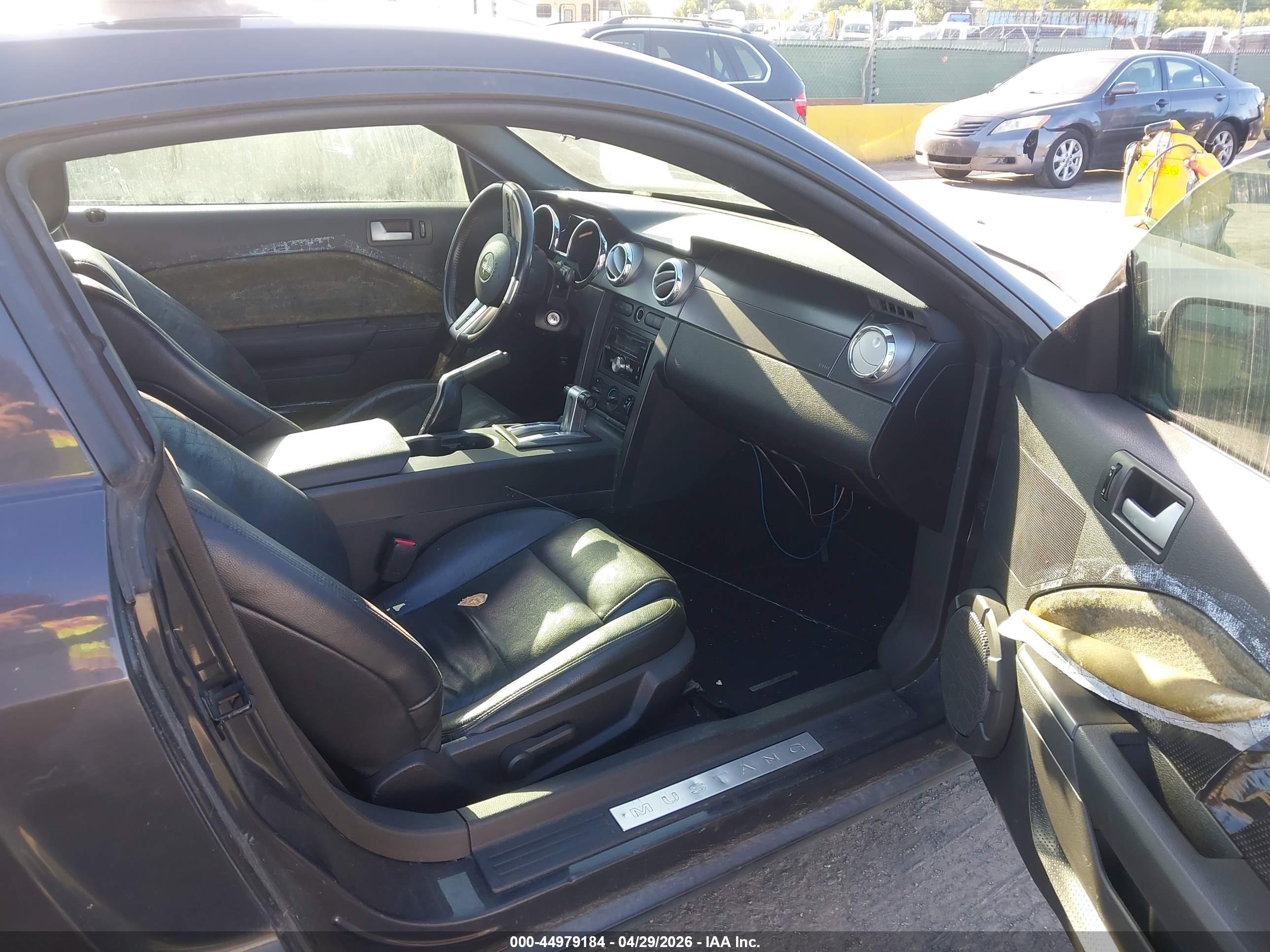 FORD MUSTANG image 5