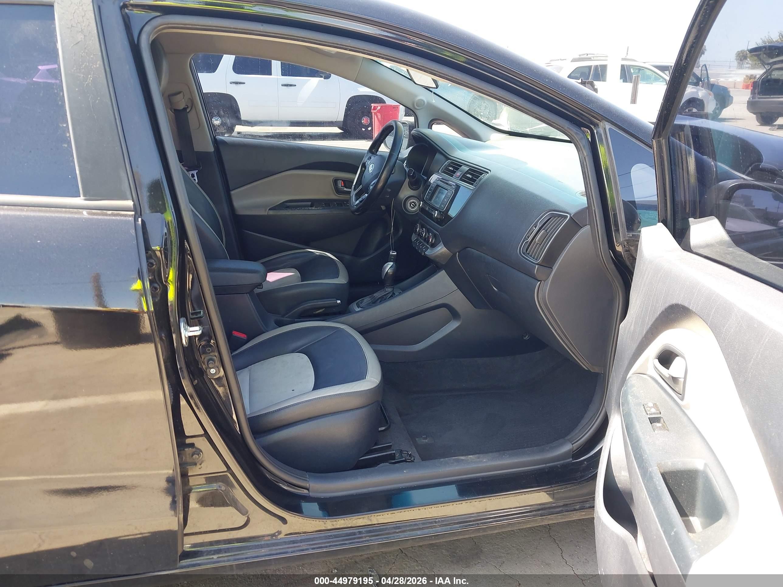 KIA RIO image 5