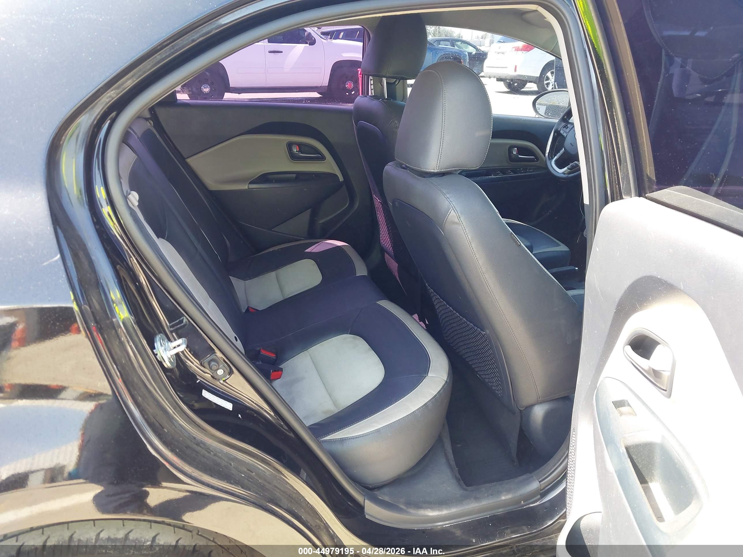 KIA RIO image 8