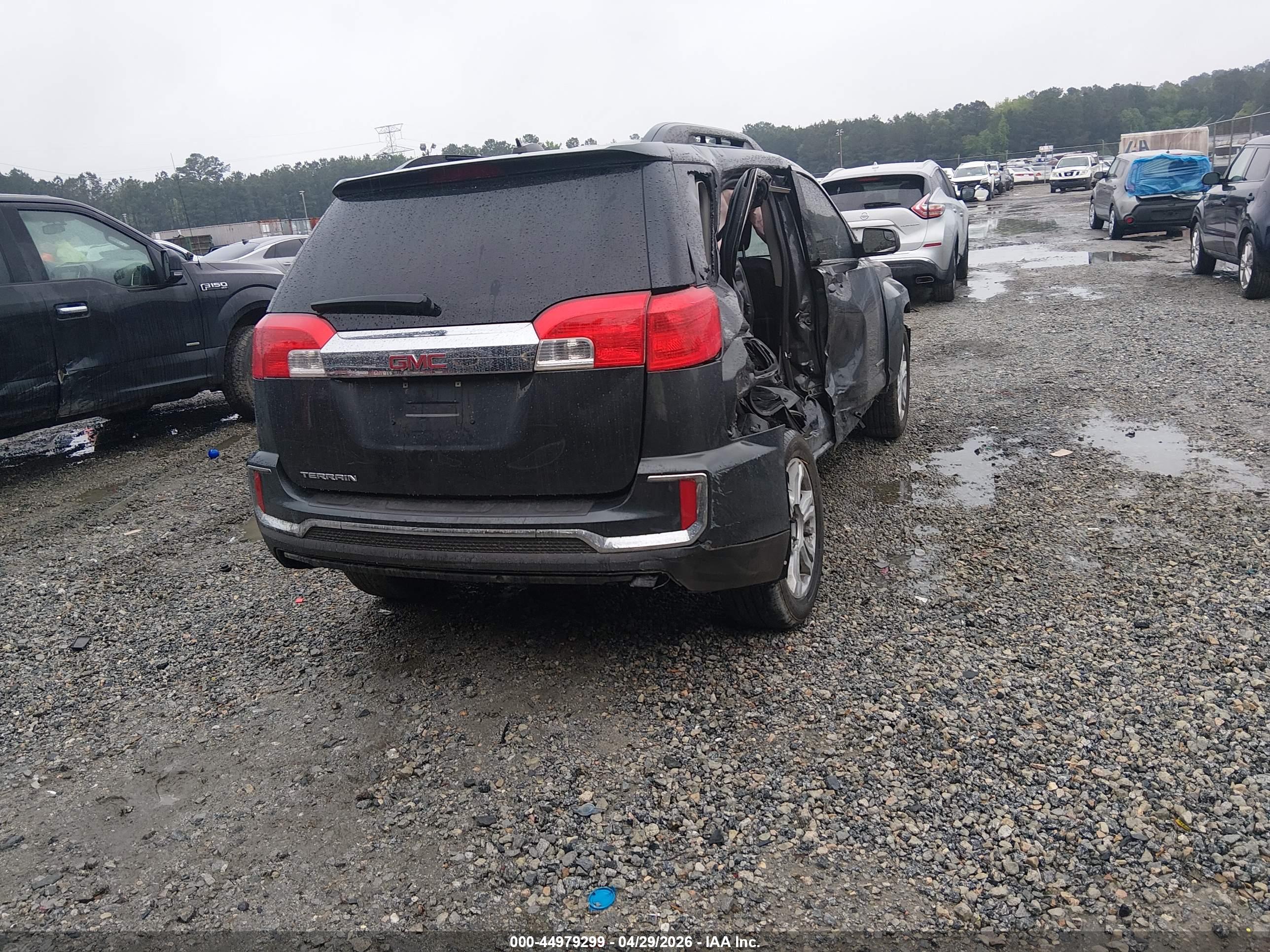 GMC TERRAIN image 4