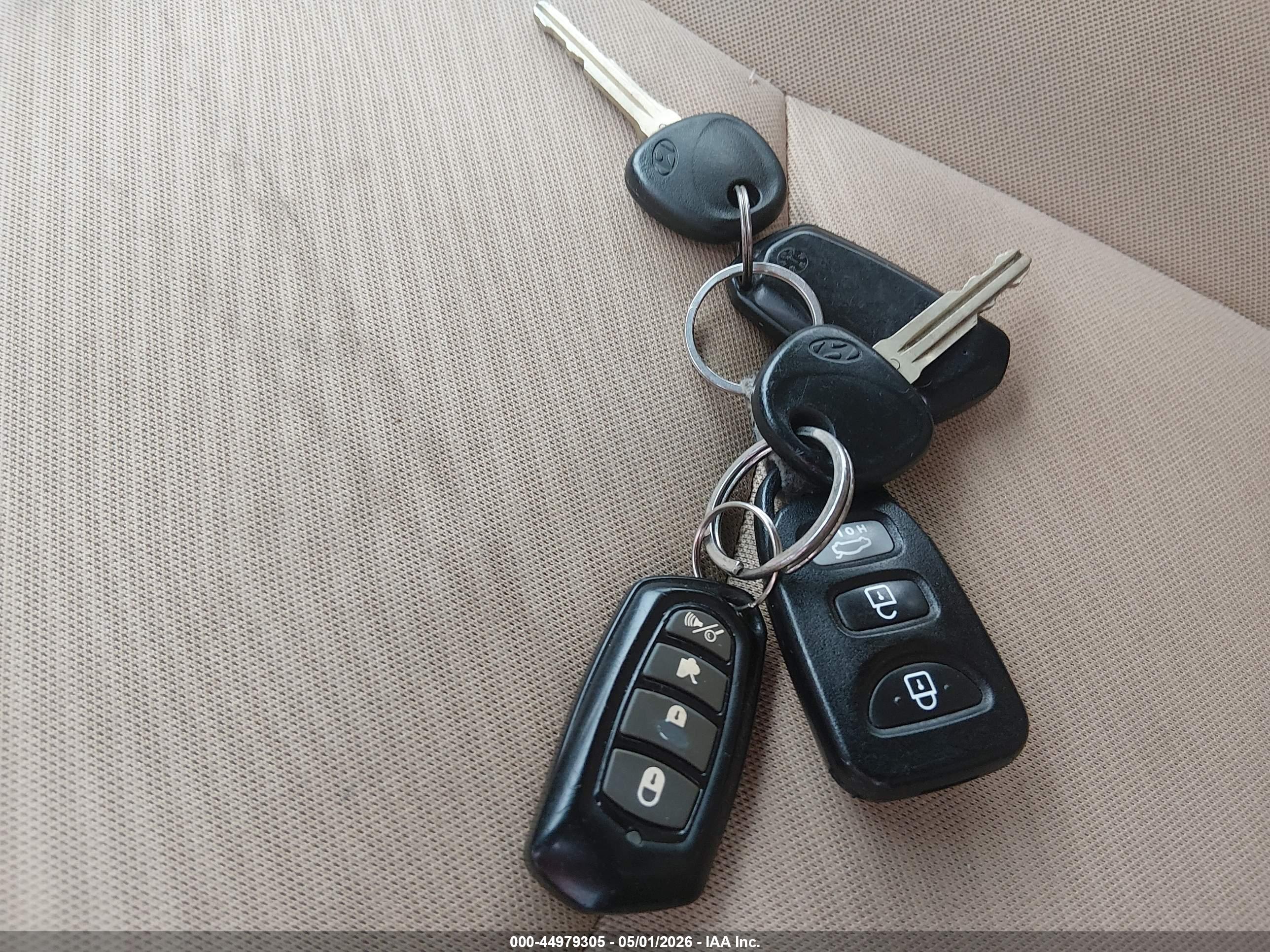 HYUNDAI ELANTRA image 11