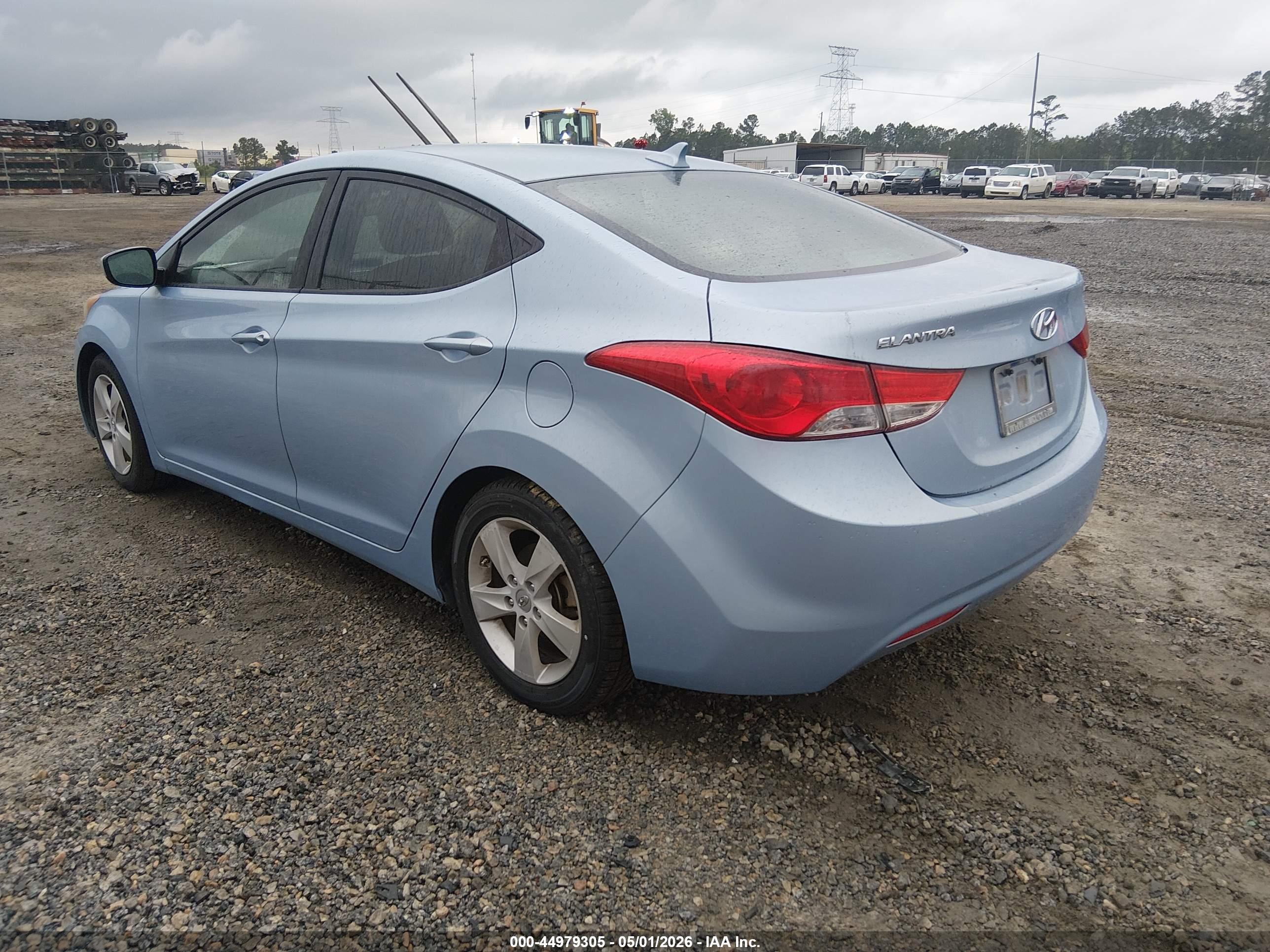 HYUNDAI ELANTRA image 3