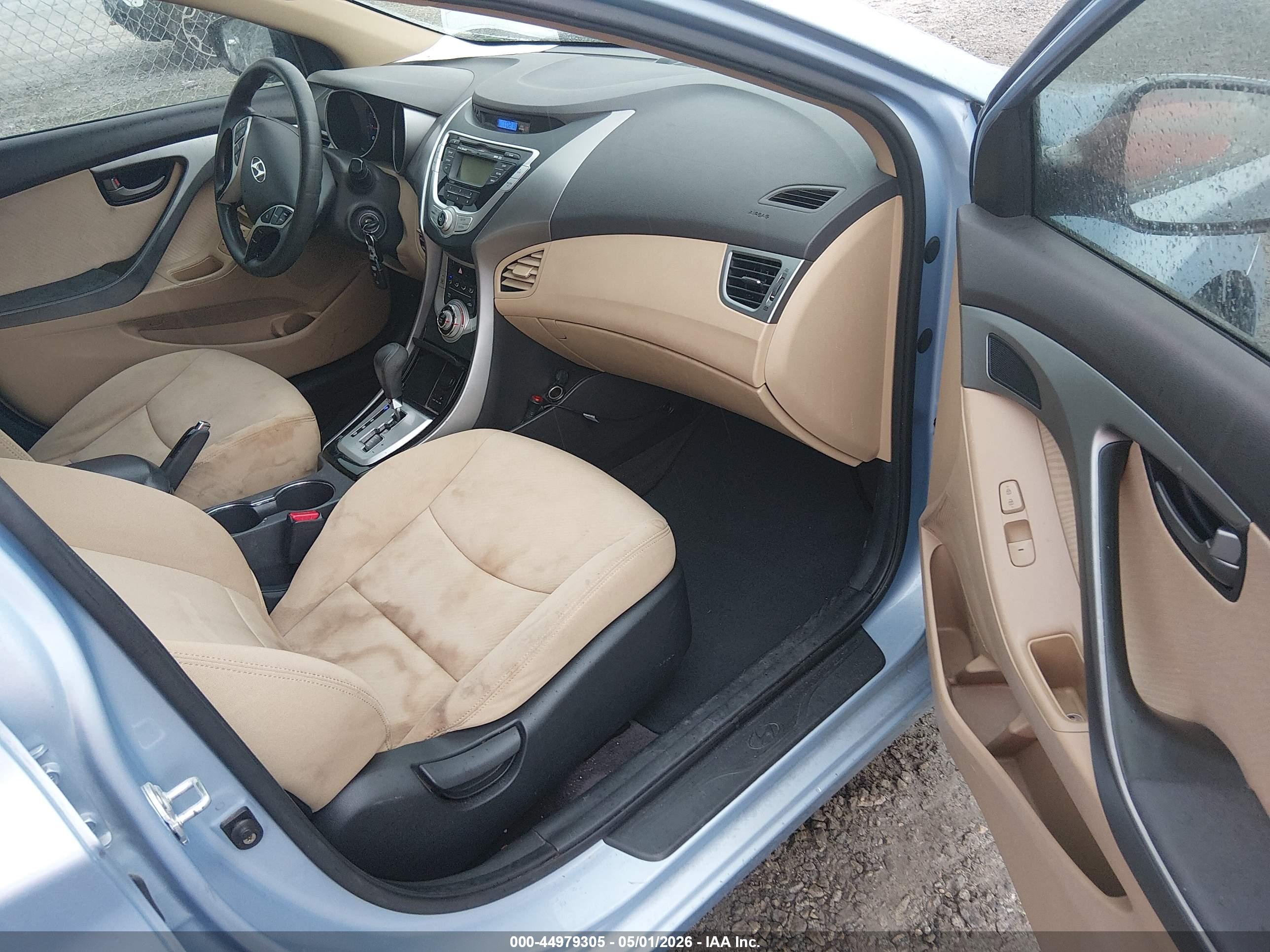 HYUNDAI ELANTRA image 5