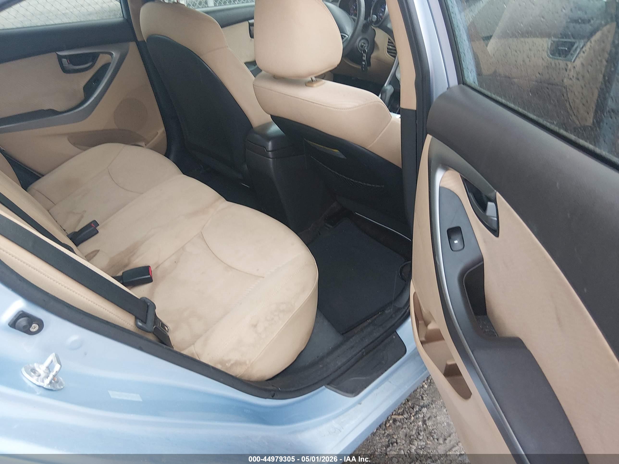 HYUNDAI ELANTRA image 8
