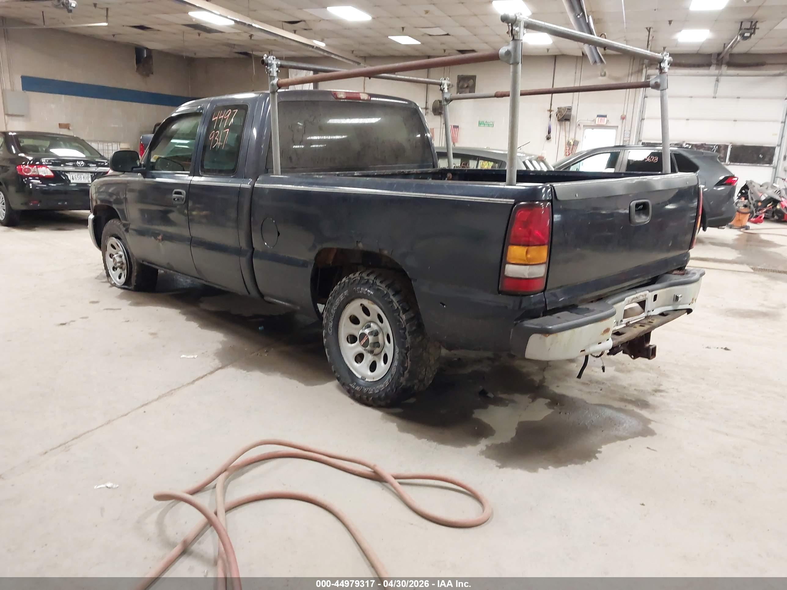 GMC SIERRA image 3