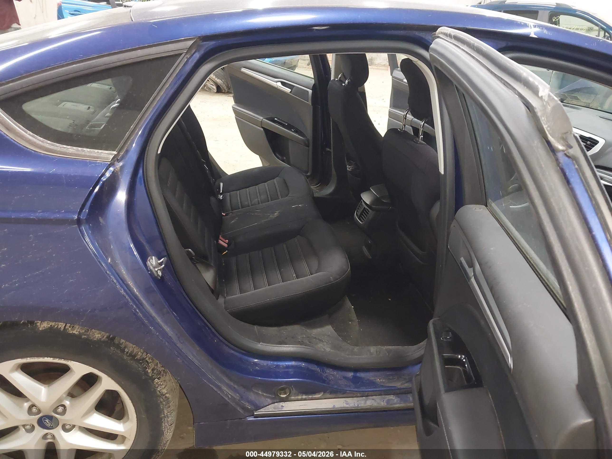 FORD FUSION image 8