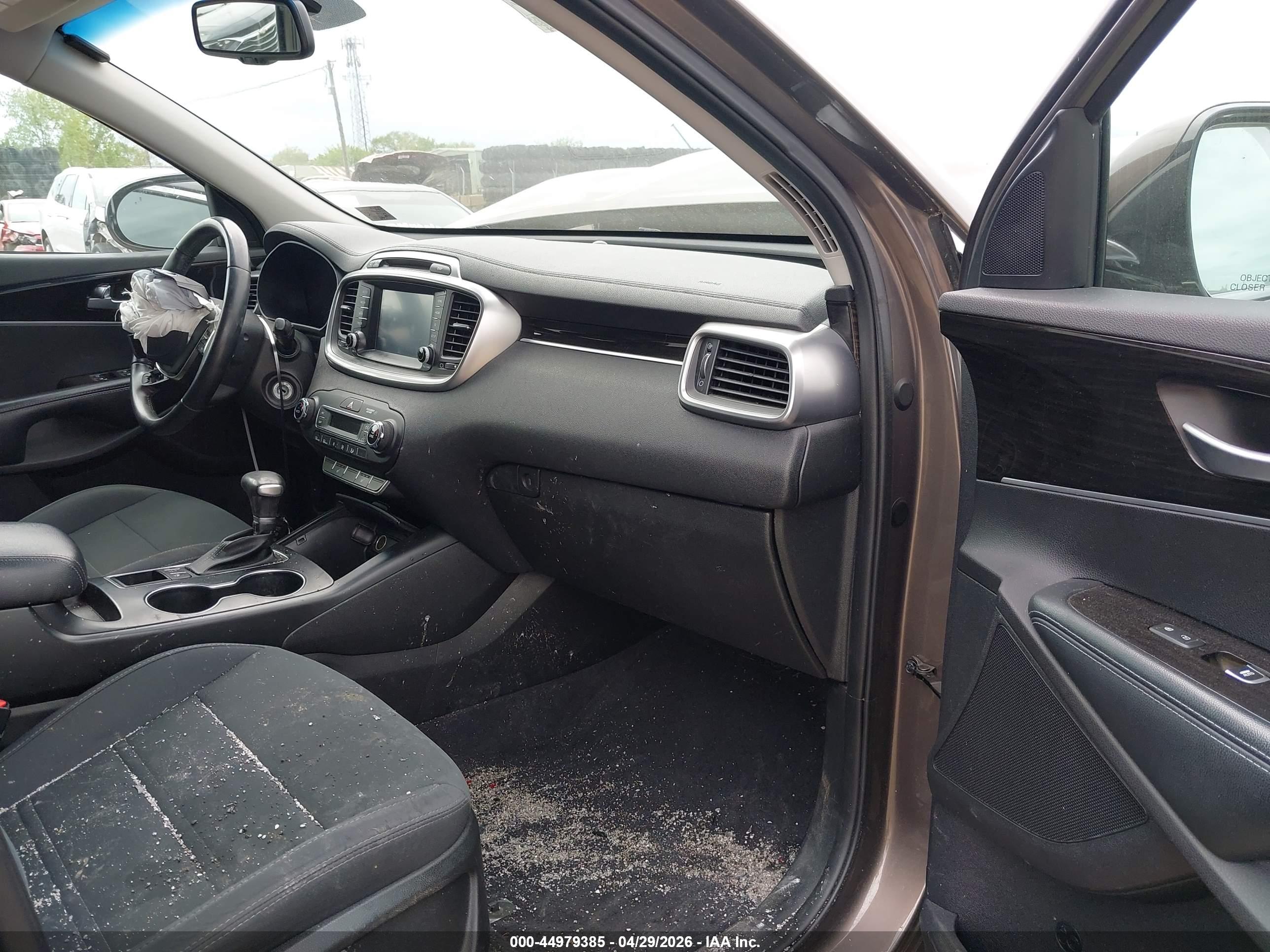 KIA SORENTO image 5