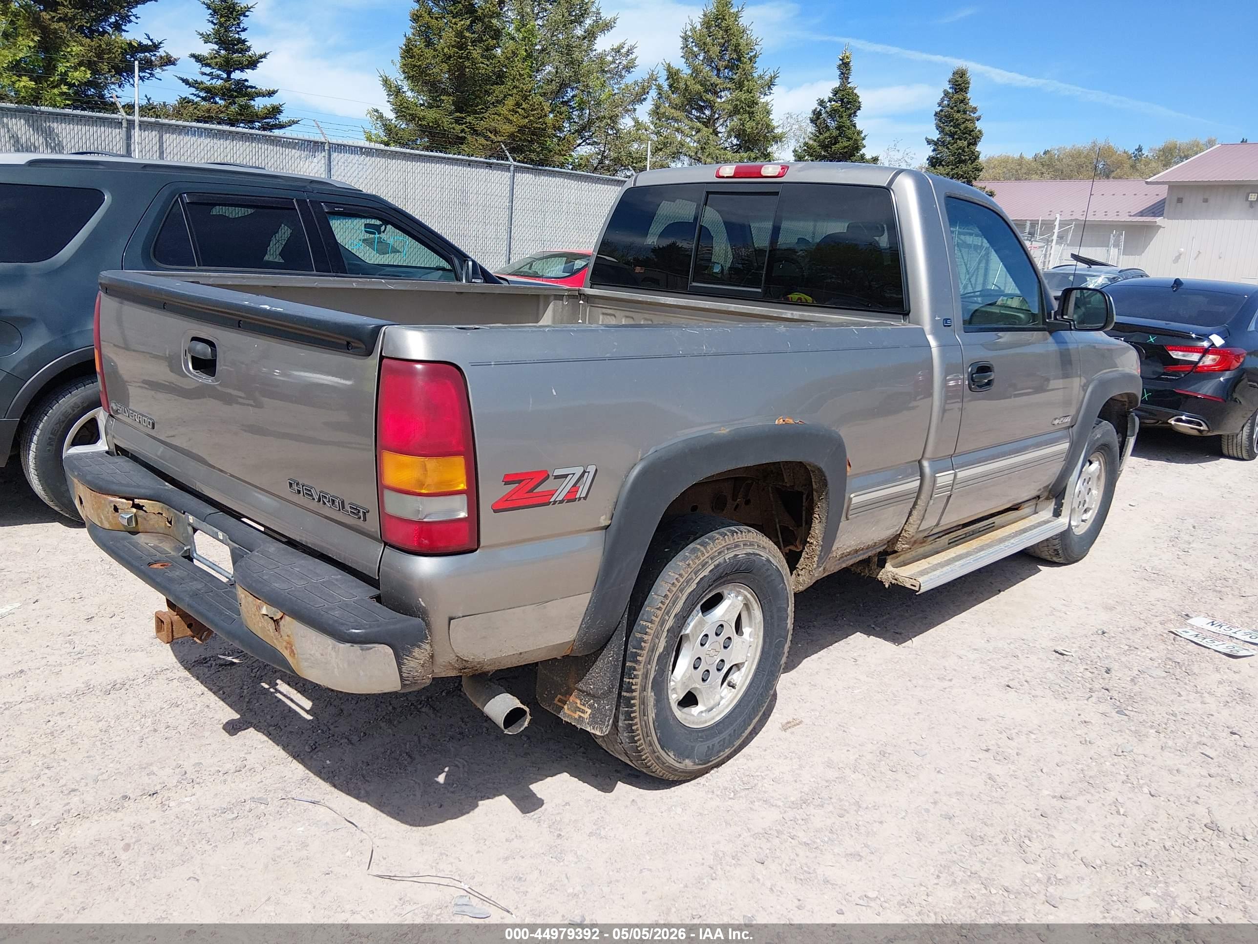CHEVROLET SILVERADO image 4