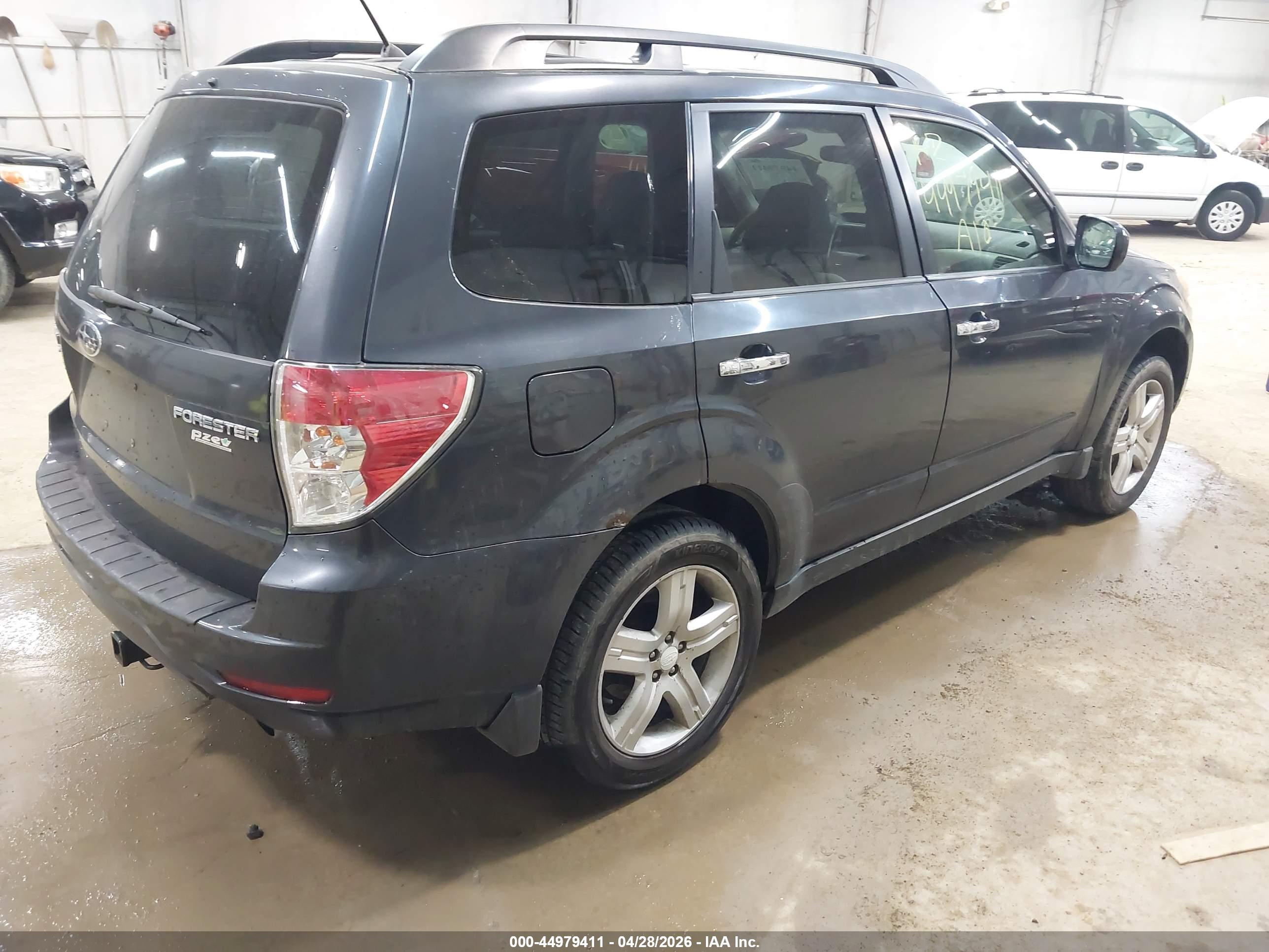 SUBARU FORESTER image 4