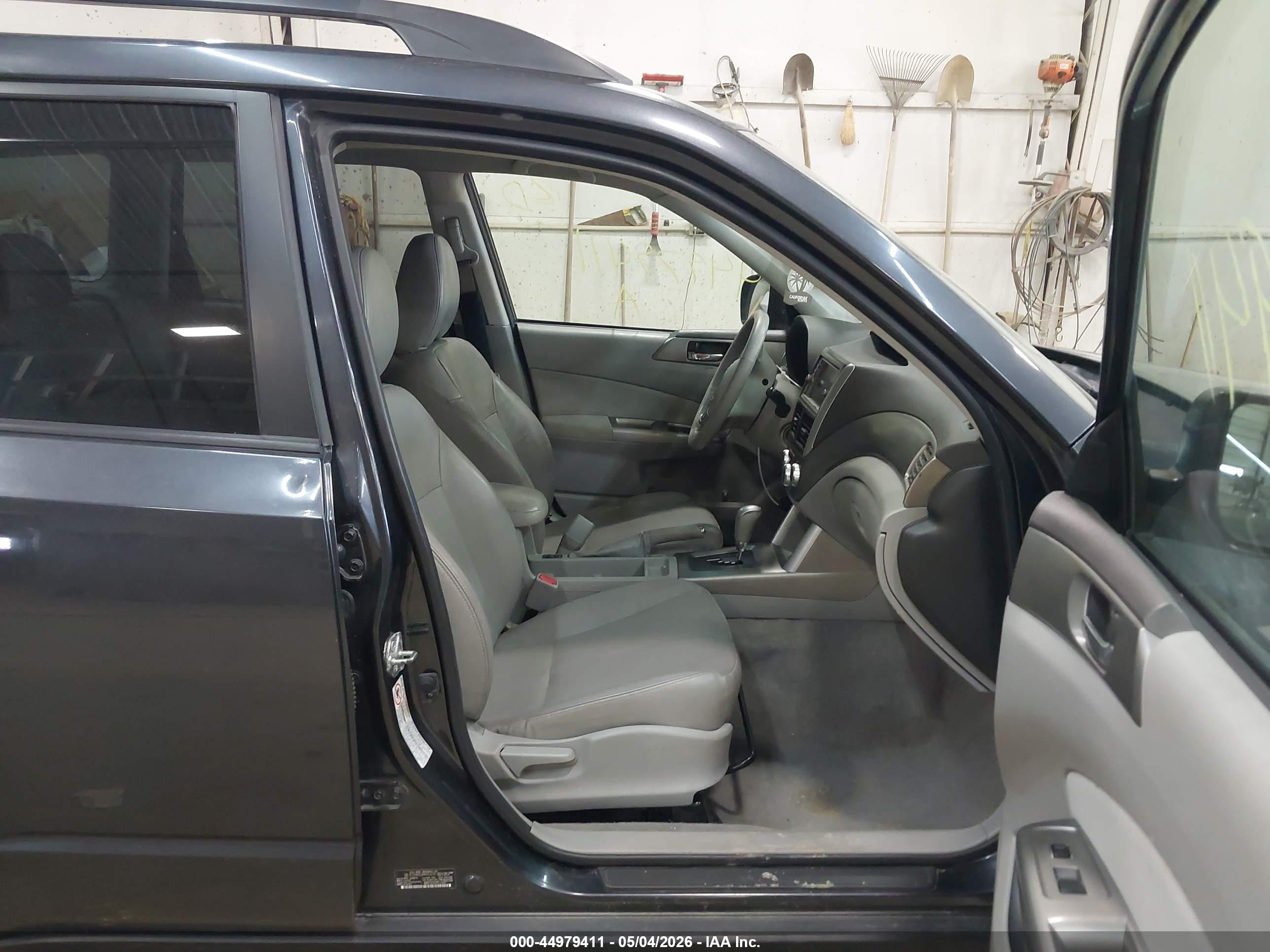 SUBARU FORESTER image 5