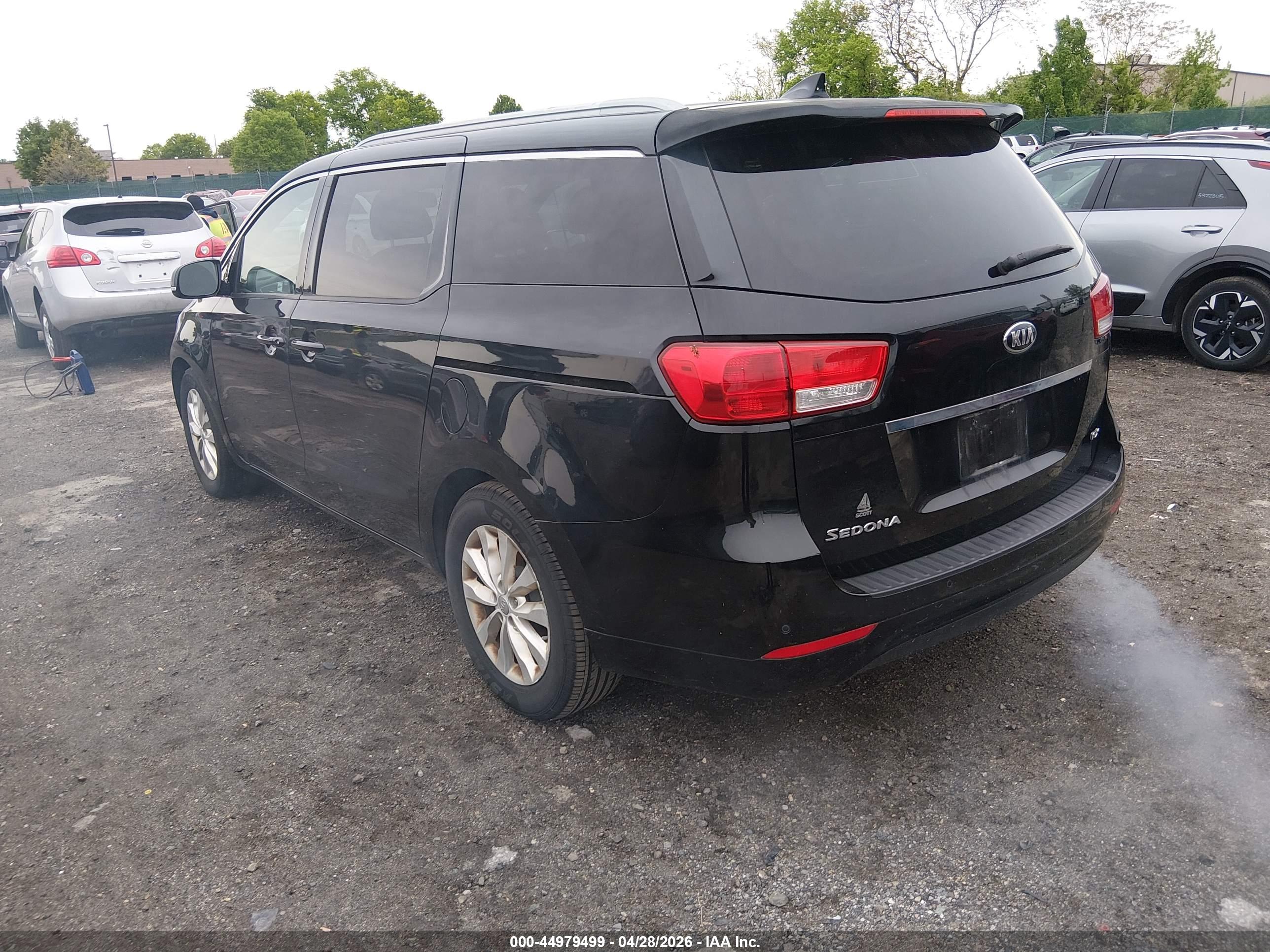 KIA SEDONA image 3